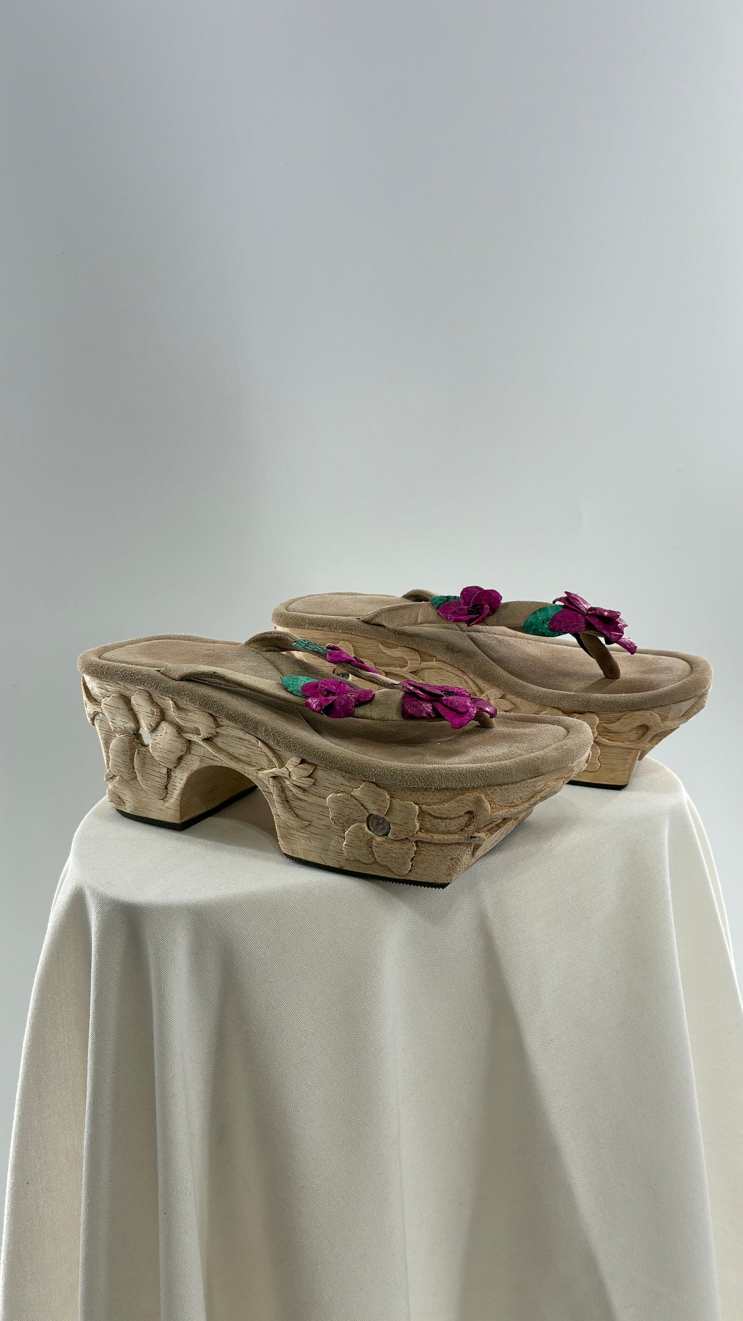 RARE Vintage VALERIA LACERDA Wooden Platform Sandal with Engraved Florals, Fuchsia Flowers and Mirror Details (7)