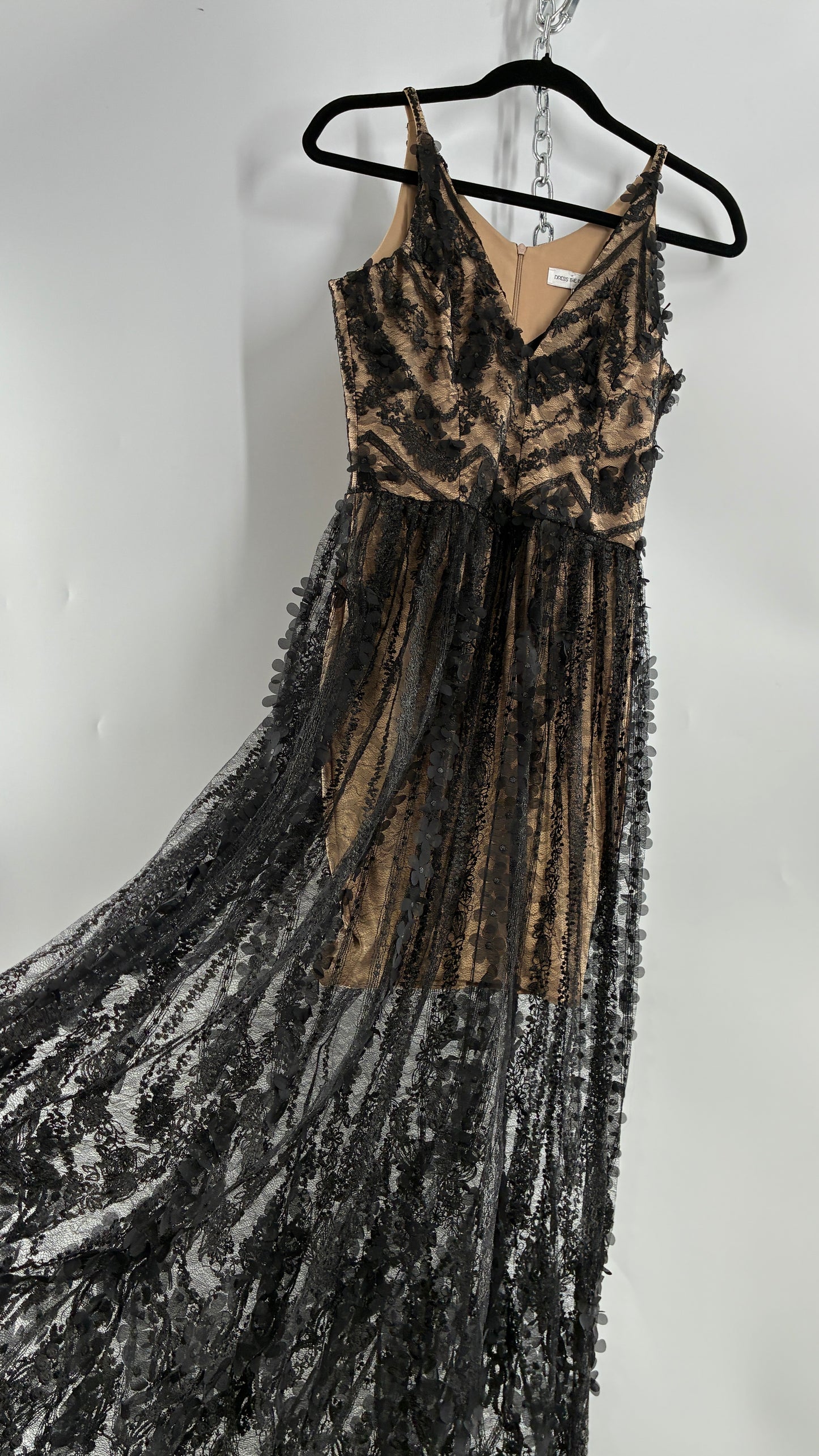 DRESS THE POPULATION Nude Underlay Black 3D Floral Lace Appliqué Overlay Dress (Small)