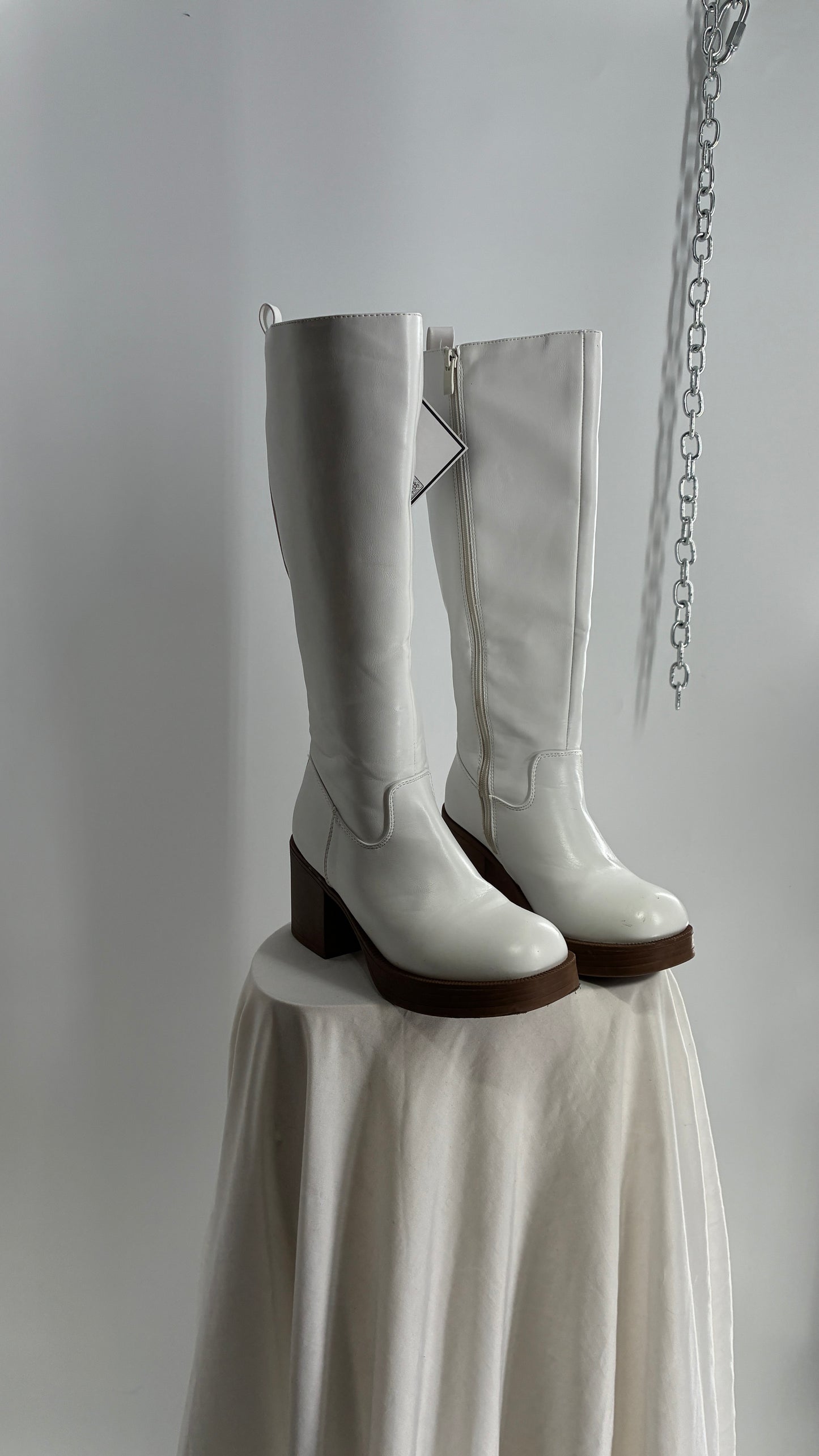 Vintage TOP MODA White Knee High GoGo Boots with Chunky Heel (7.5)