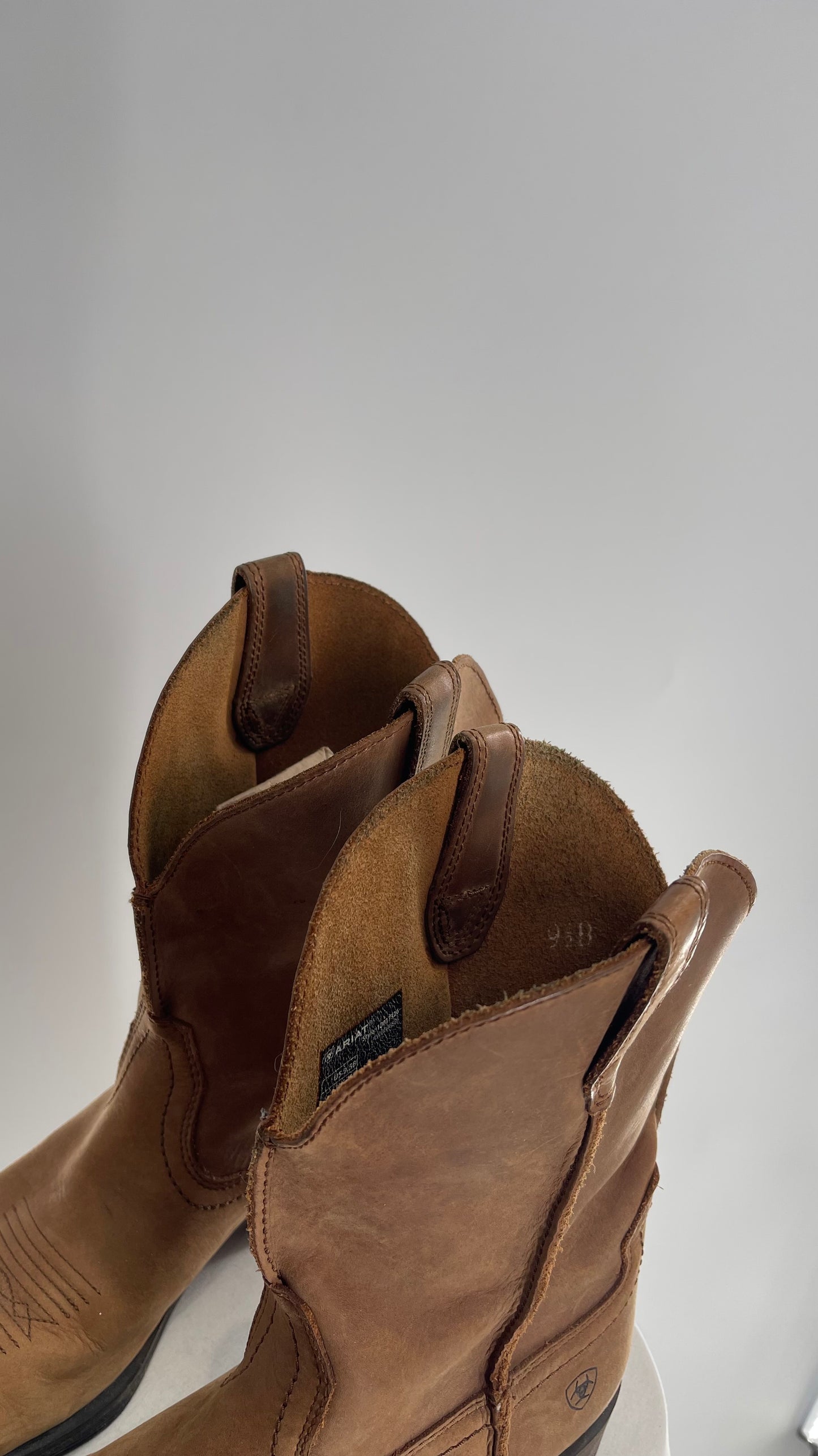 ARIAT Light Brown Square Toe Thick Leather Cowboy Boots (9.5)