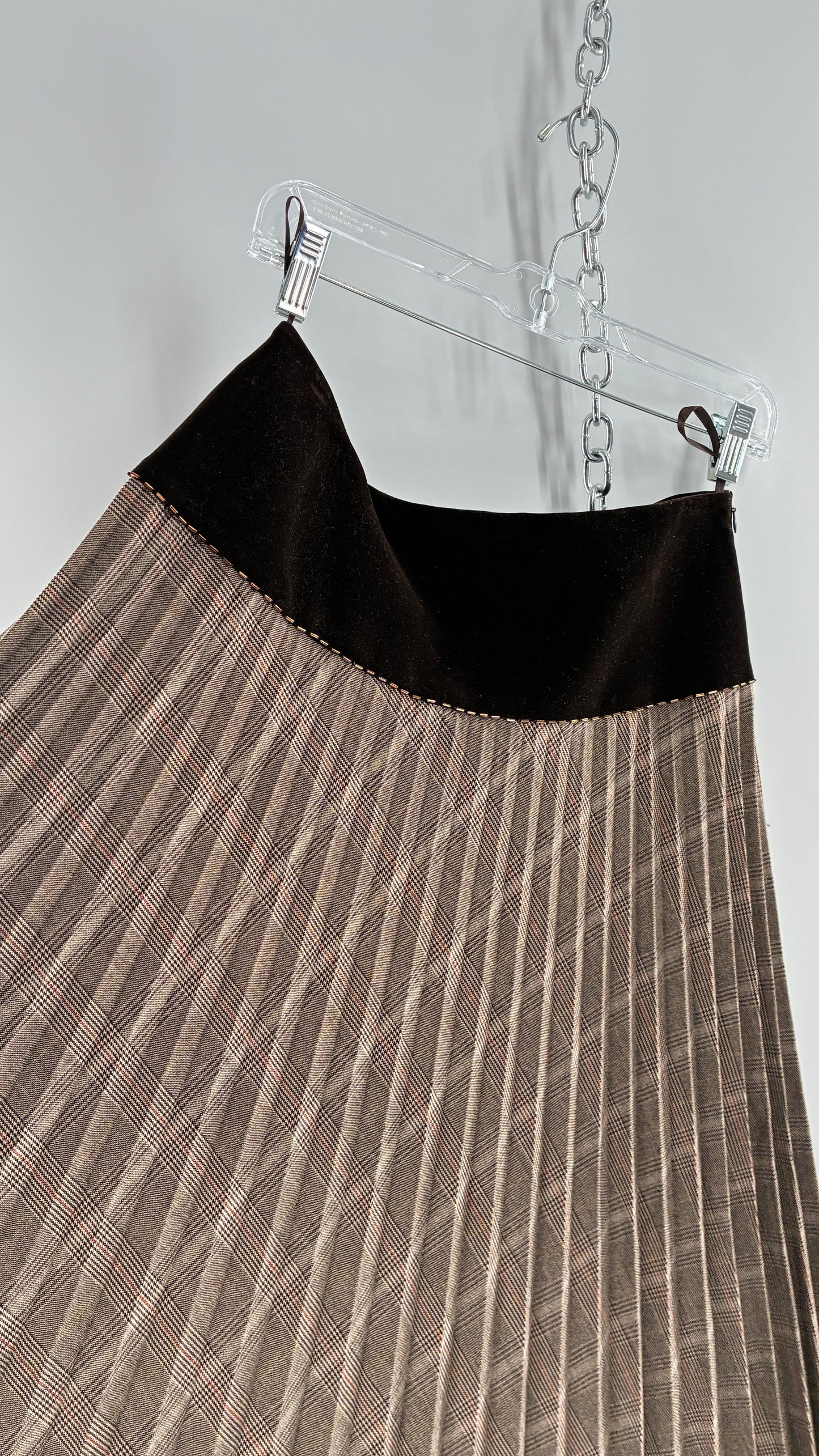 Vintage CAROLE LITTLE Plaid and Pleated Skirt with Wide Velvet Brown Waist Band (6)