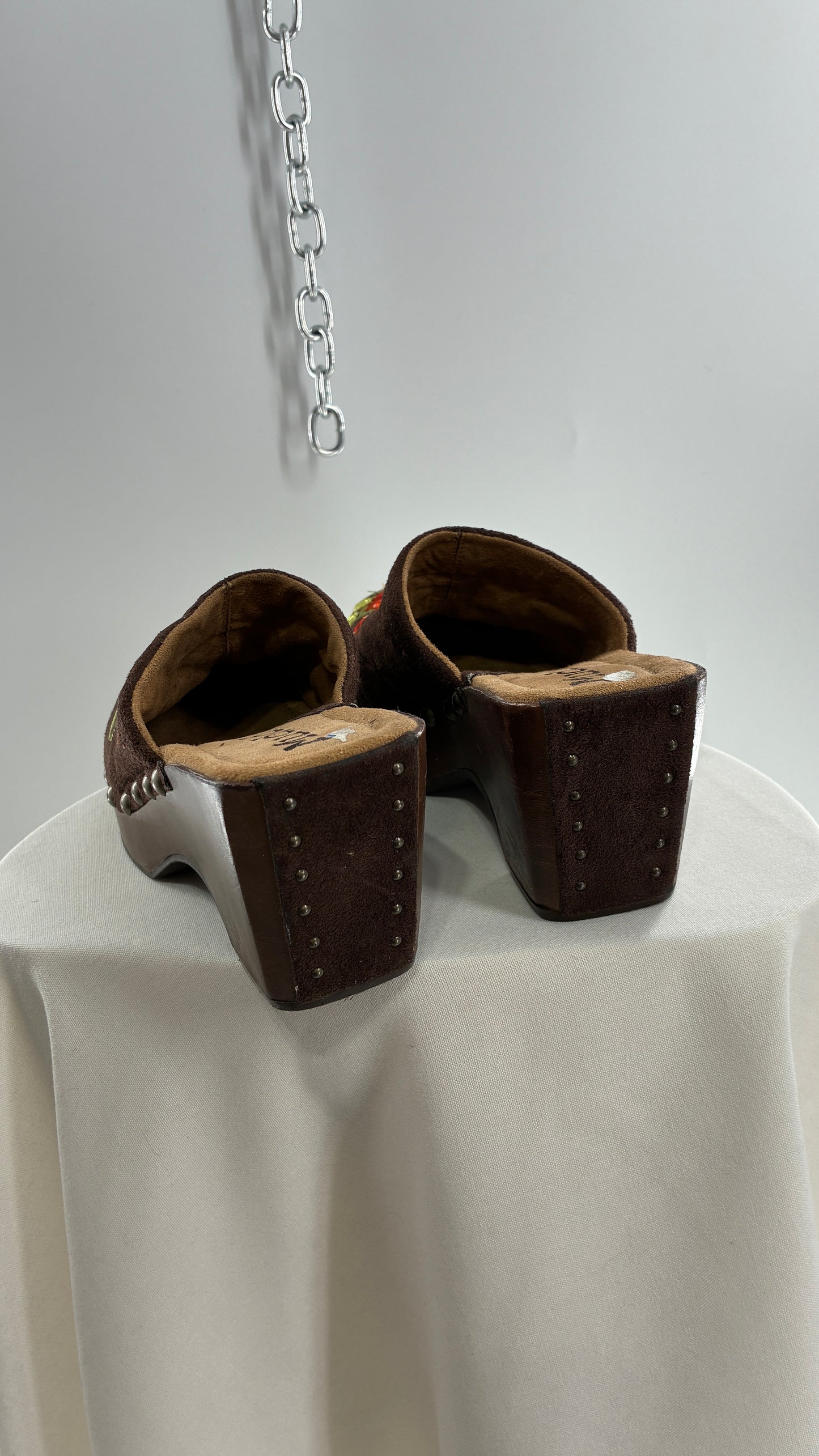 Vintage MUDD Brown Clog with Side Studding and Embroidered Details (6.5)