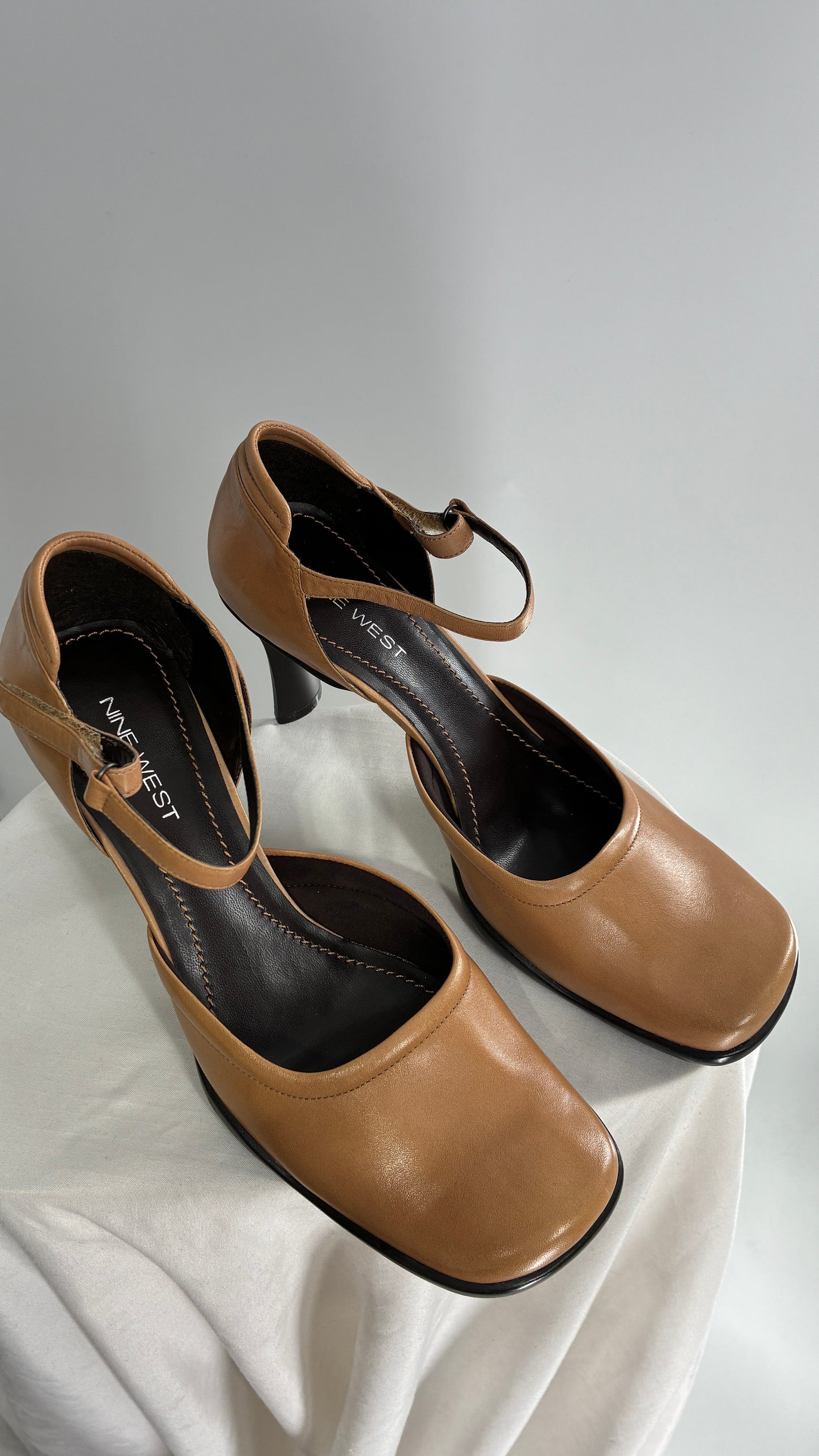 Vintage Nine West Camel Leather Square Toe Mary Jane Style Heels (8.5)