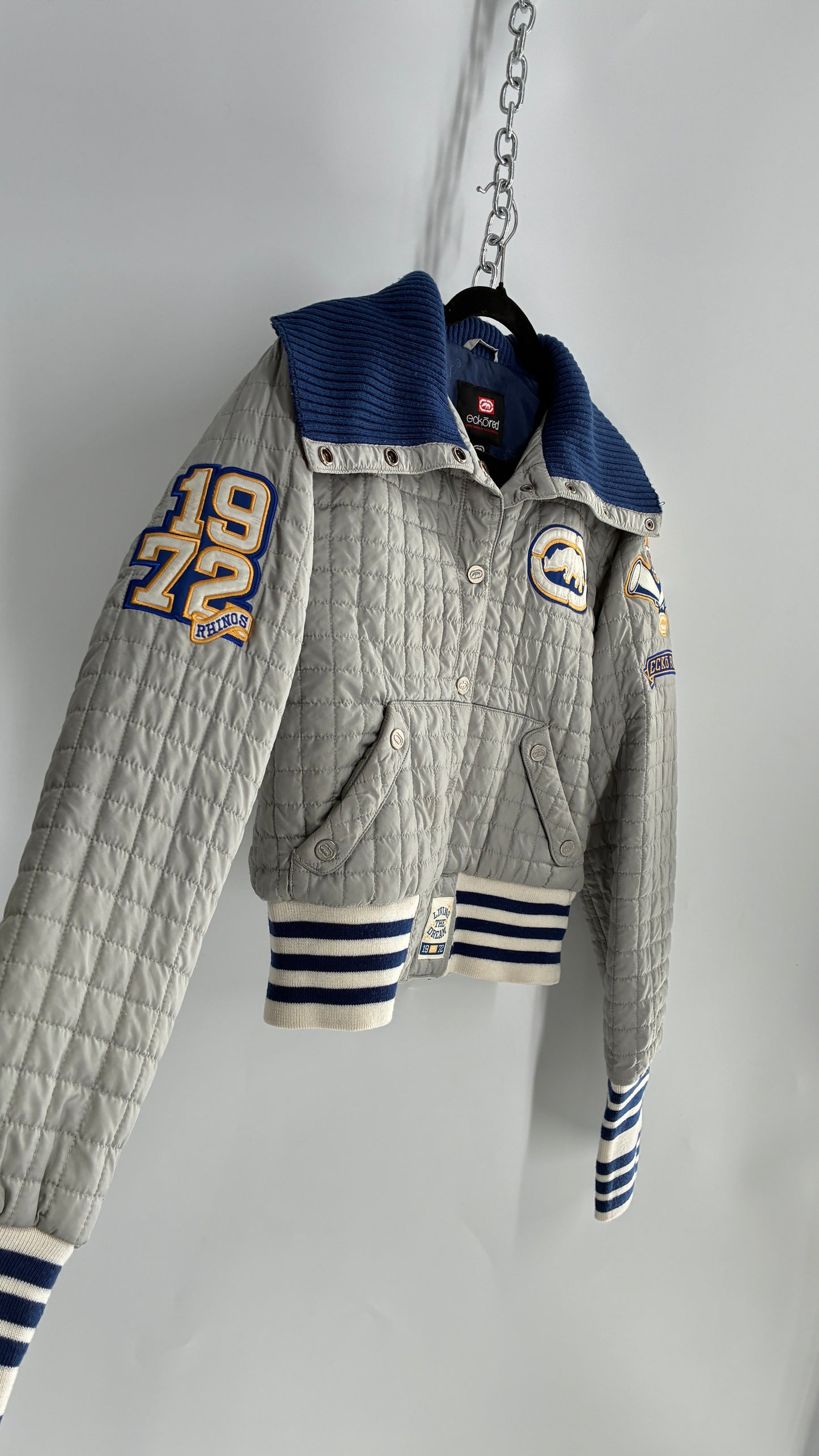 RARE Vintage EckoRed Grey Quilted Cropped Jacket with Button Down Collar and Patches (Large)
