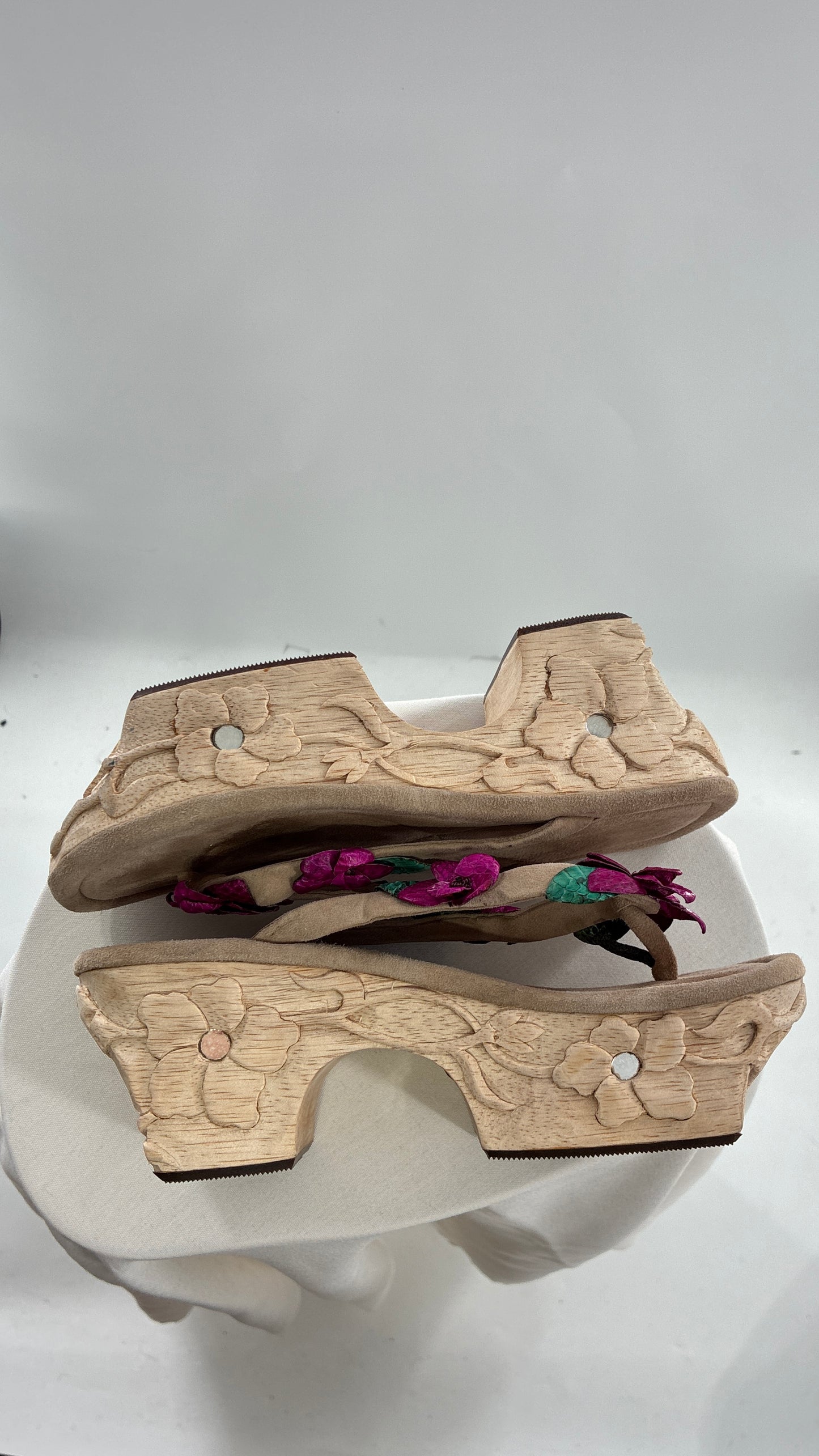 RARE Vintage VALERIA LACERDA Wooden Platform Sandal with Engraved Florals, Fuchsia Flowers and Mirror Details (7)