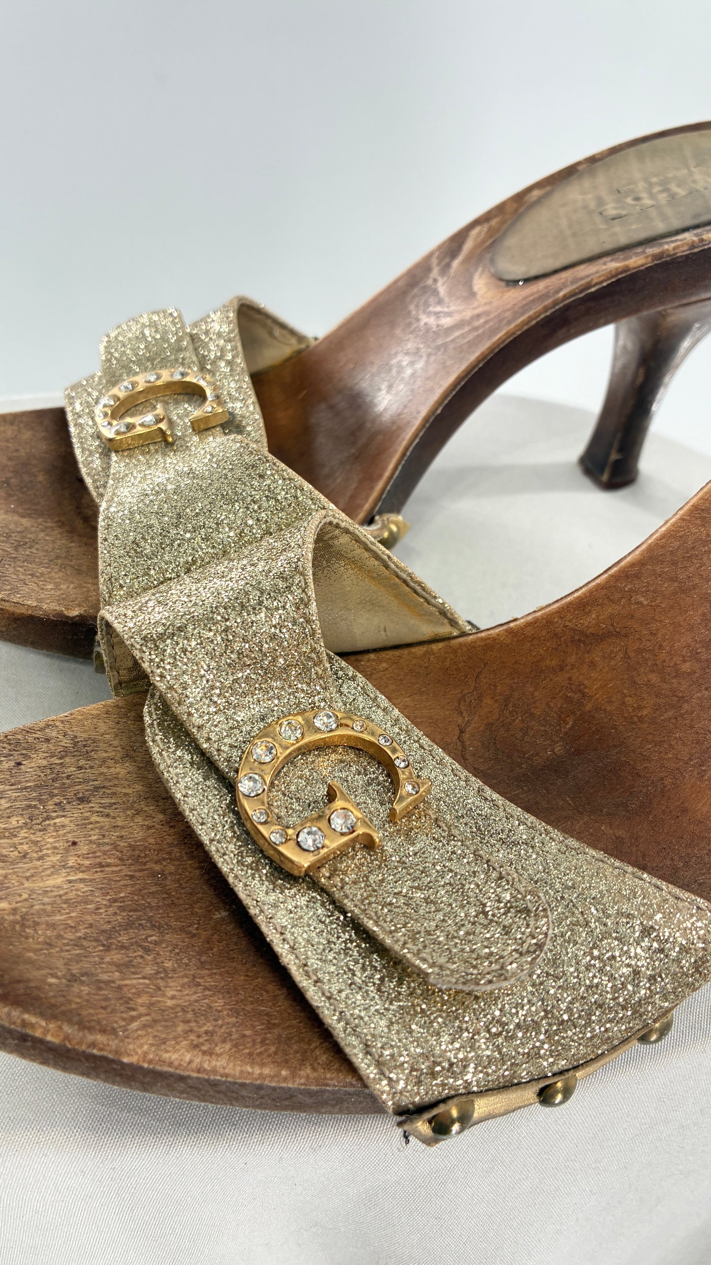 Vintage GUESS Kitten Heels with Gold Glitter Strap and Metal “G” Emblem (7)
