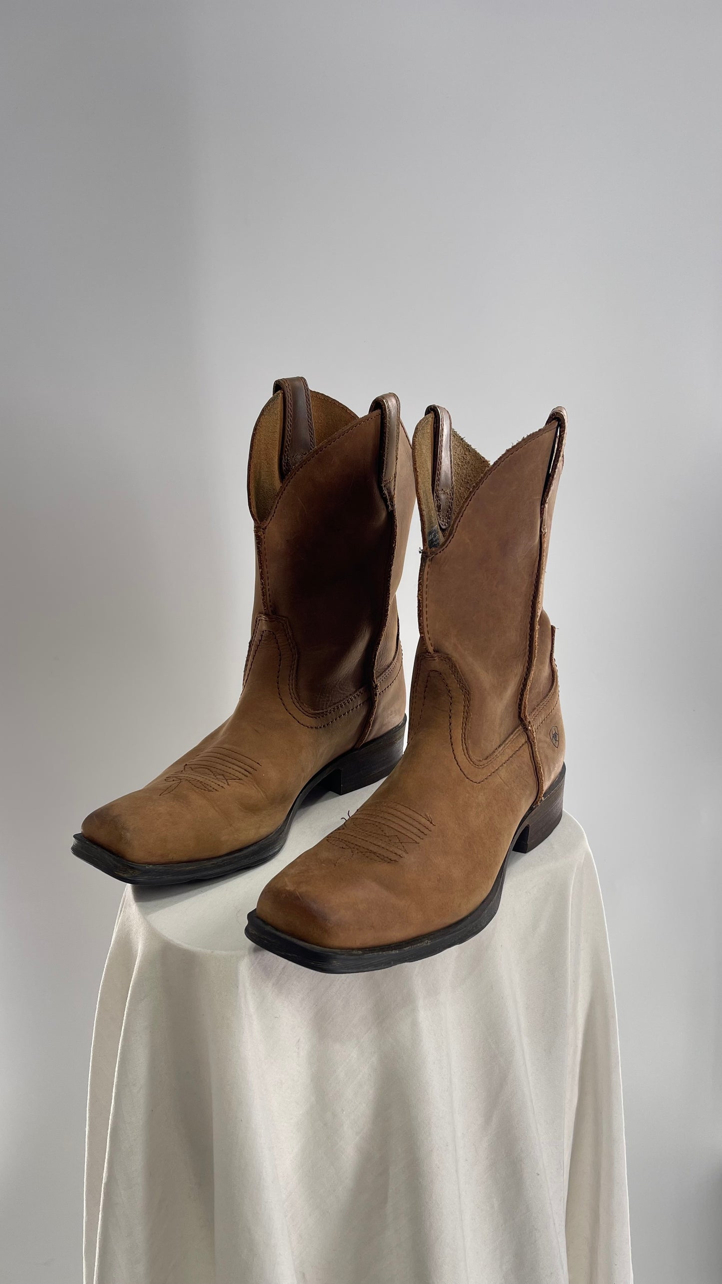 ARIAT Light Brown Square Toe Thick Leather Cowboy Boots (9.5)