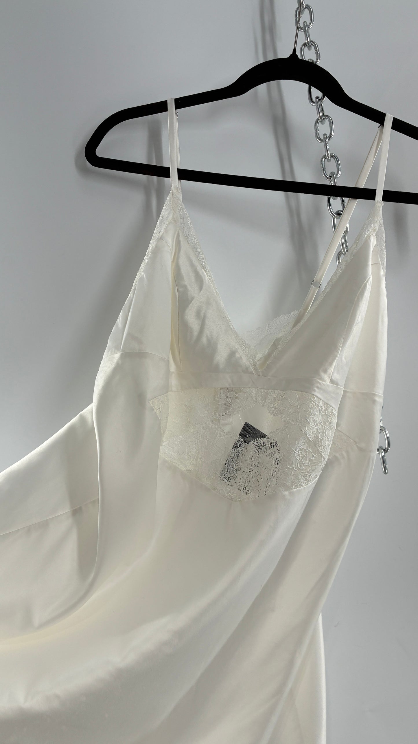 Vintage GALINA SIGNATURE White Slip with Lace Underbust Cut Out Detail (Medium)