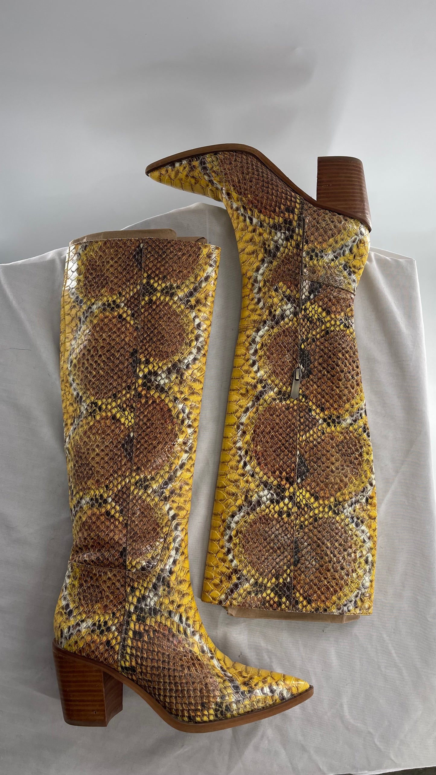 Sam Edelman Yellow Snakeskin Patterned Pointed Toe Knee High Boots (7)