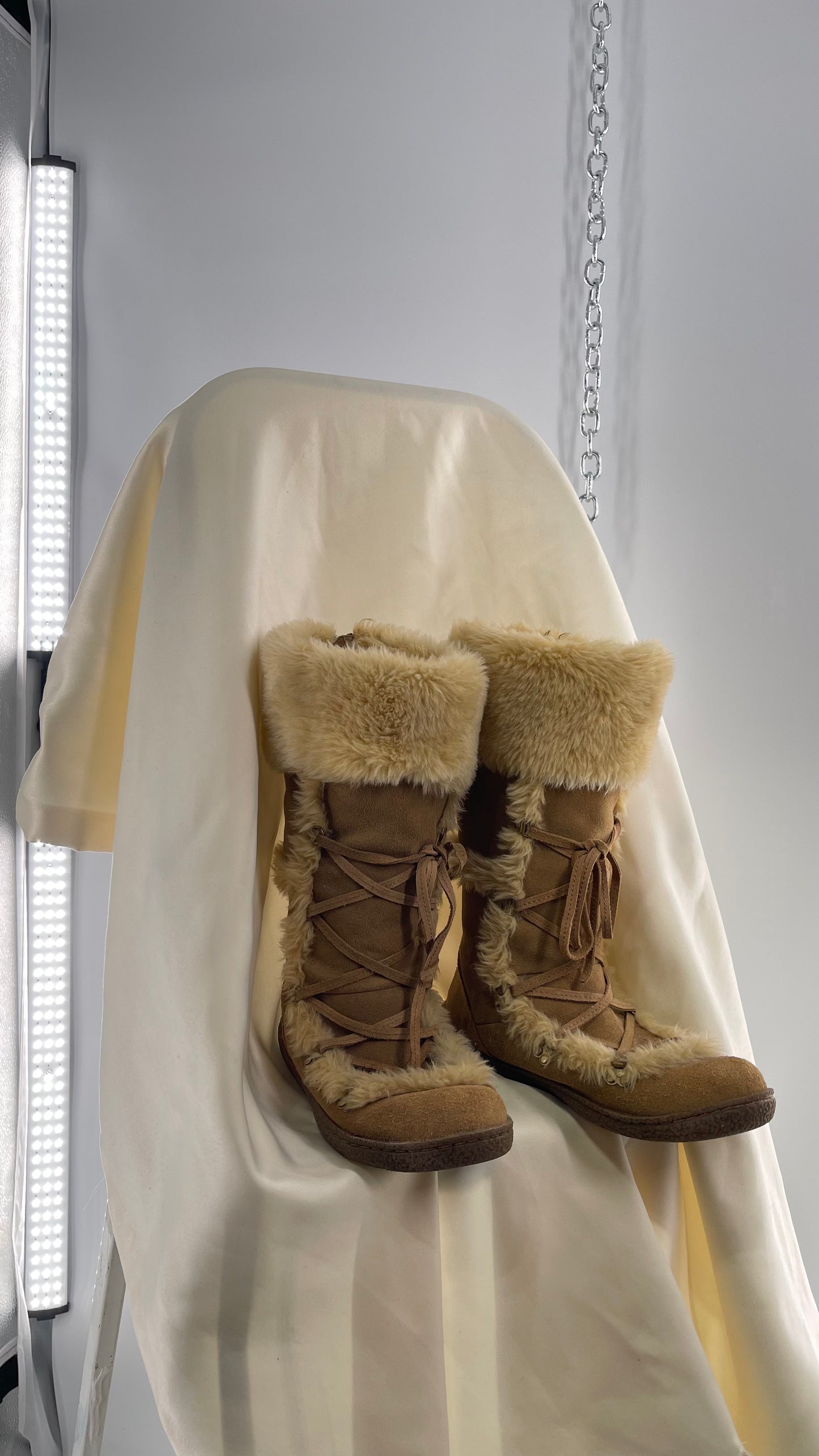 Vintage GAP Tan Suede Leather Eskimo Tie Up Boot with Faux Fur Trim Piping (5)