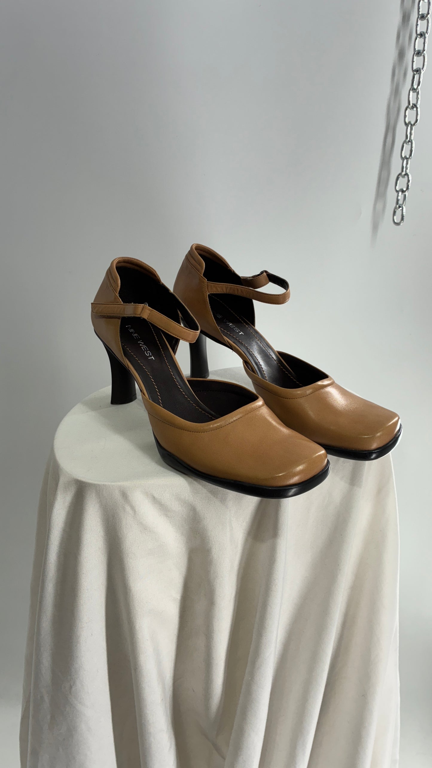 Vintage Nine West Camel Leather Square Toe Mary Jane Style Heels (8.5)