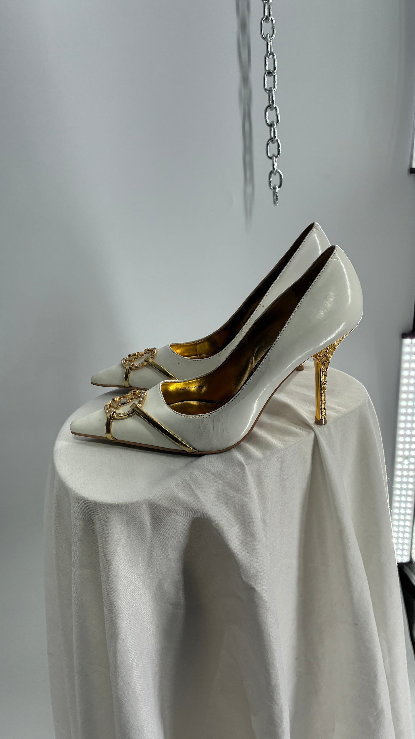 Vintage BABY PHAT White Pointed Toe Heel with Logo Buckle, and Gold Cat Engraved Heel (7.5)
