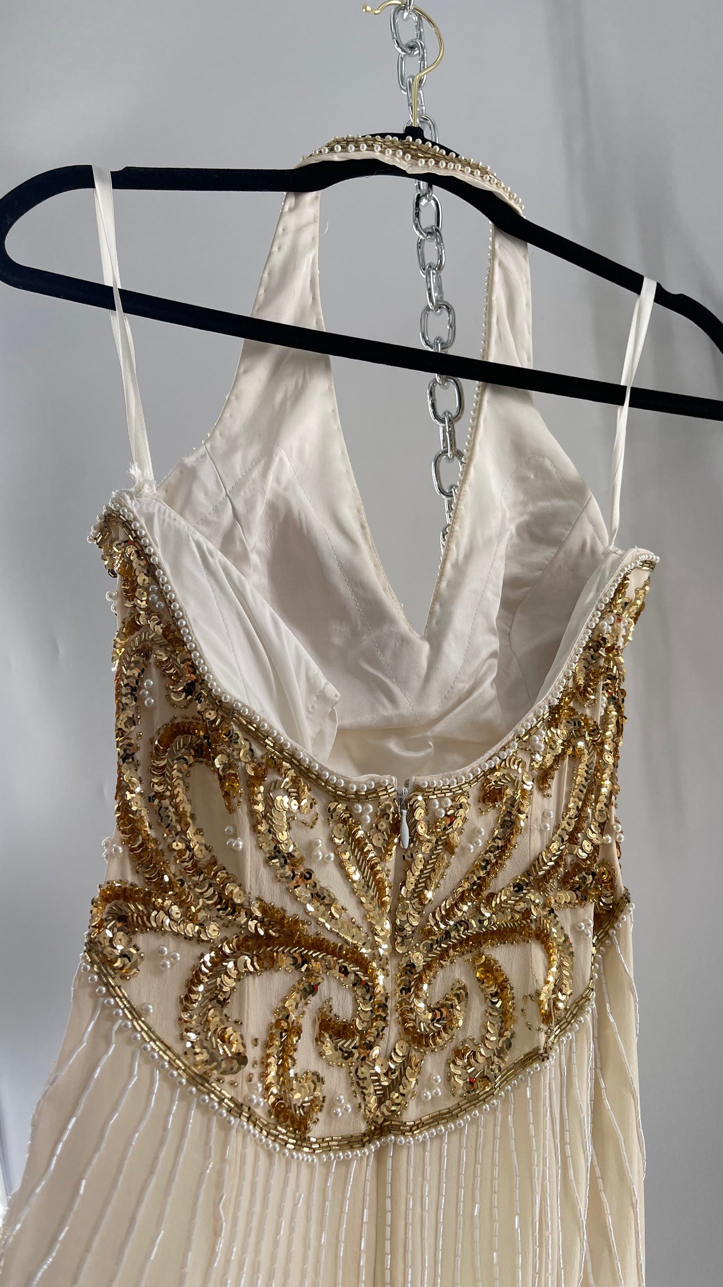 Cache Beaded Old Hollywood Glam White Beaded BodyCon Mini Dress with Halter Neckline and Bedazzled Gold Sequin Bust (4)