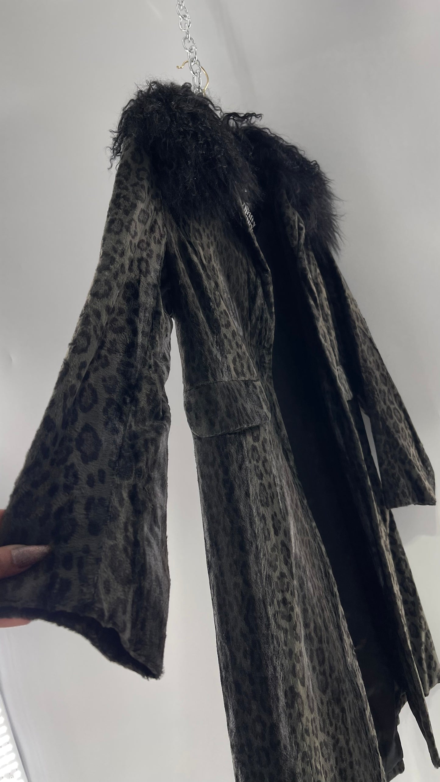 Vintage Romanian RAMOSTEPH Black/Gray Leopard Print Coat with Mongolian Fur Collar (Medium)