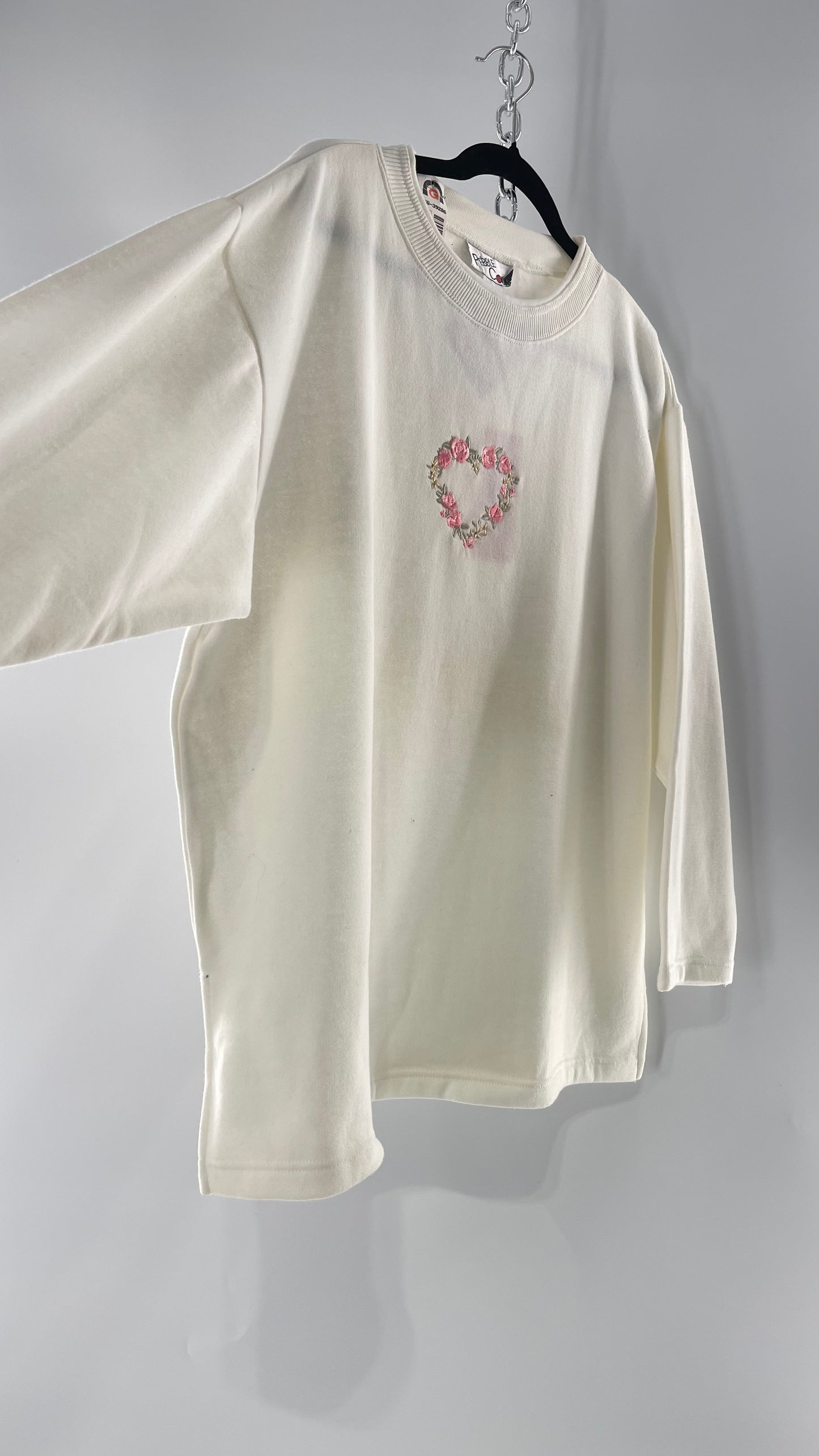 Deadstock 1990s Vintage Pebble Court Pink Rose Embroidered Heart Ivory Crewneck (Large)