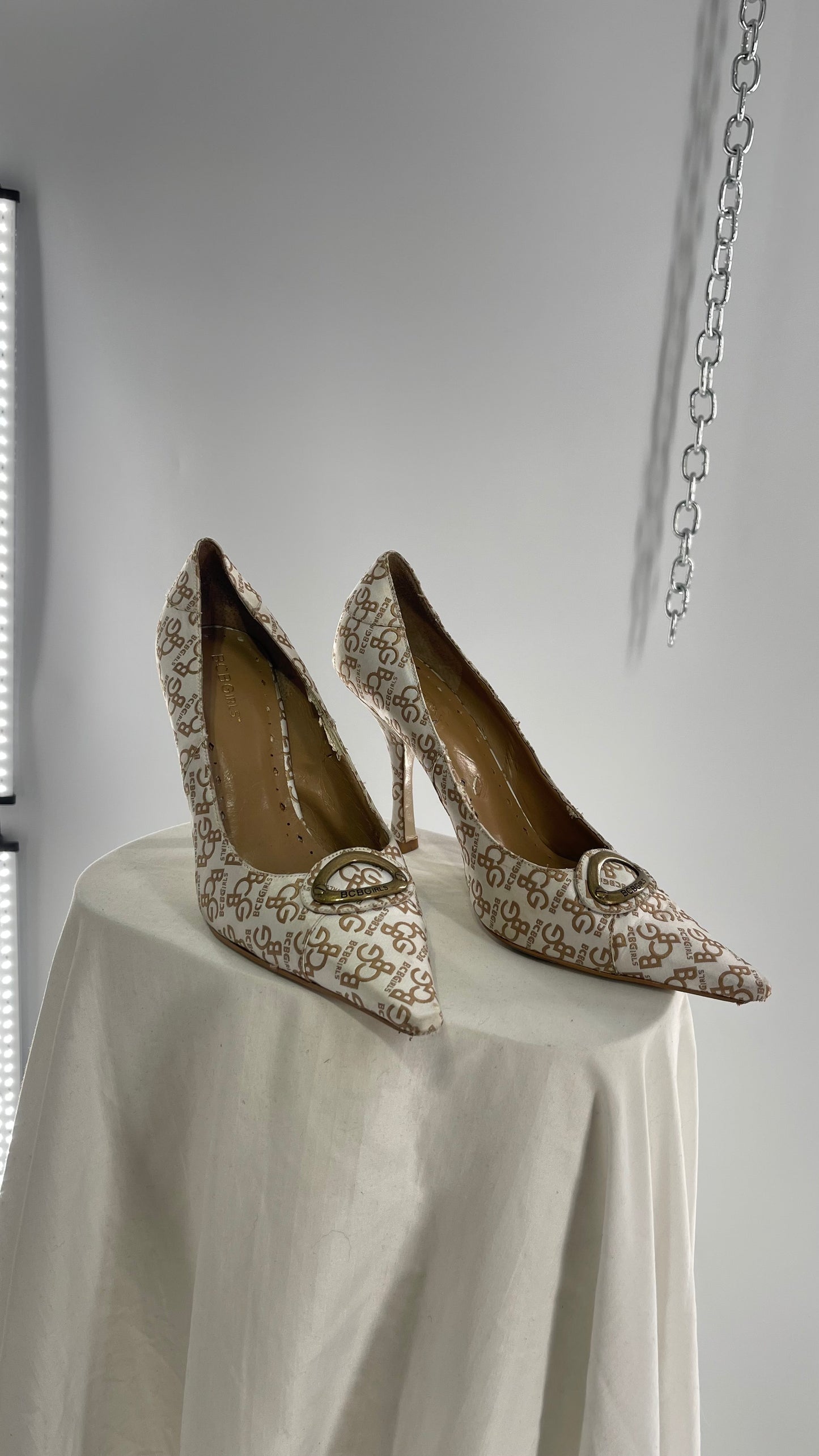 BCBGirls 1990s HOT White Gold All Over Logo Print Heel with Metal Buckle Details (10)
