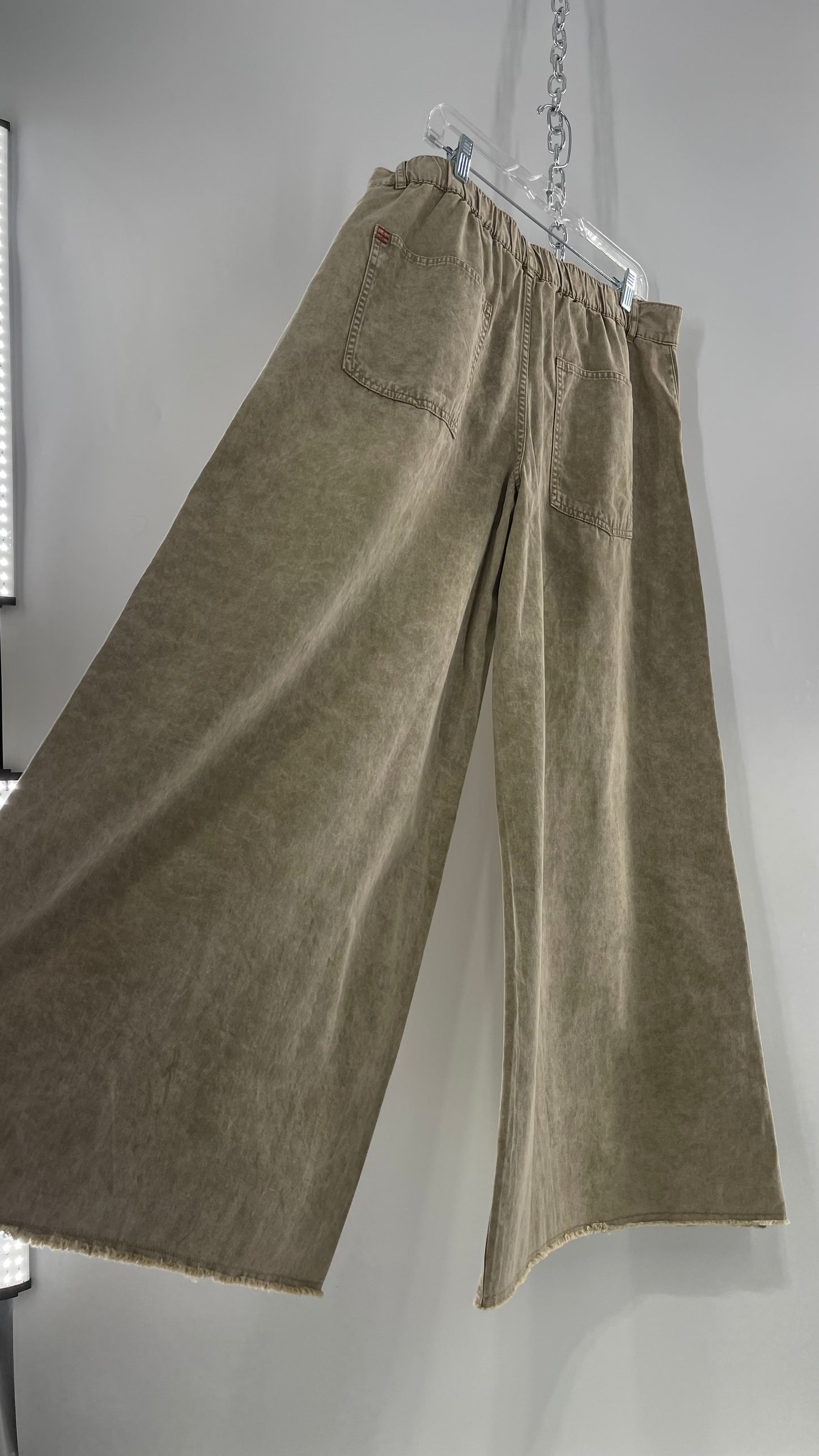 BDG Tan Ultra Wide Leg Acid Wash Jeans with Raw Edge Hem (32)