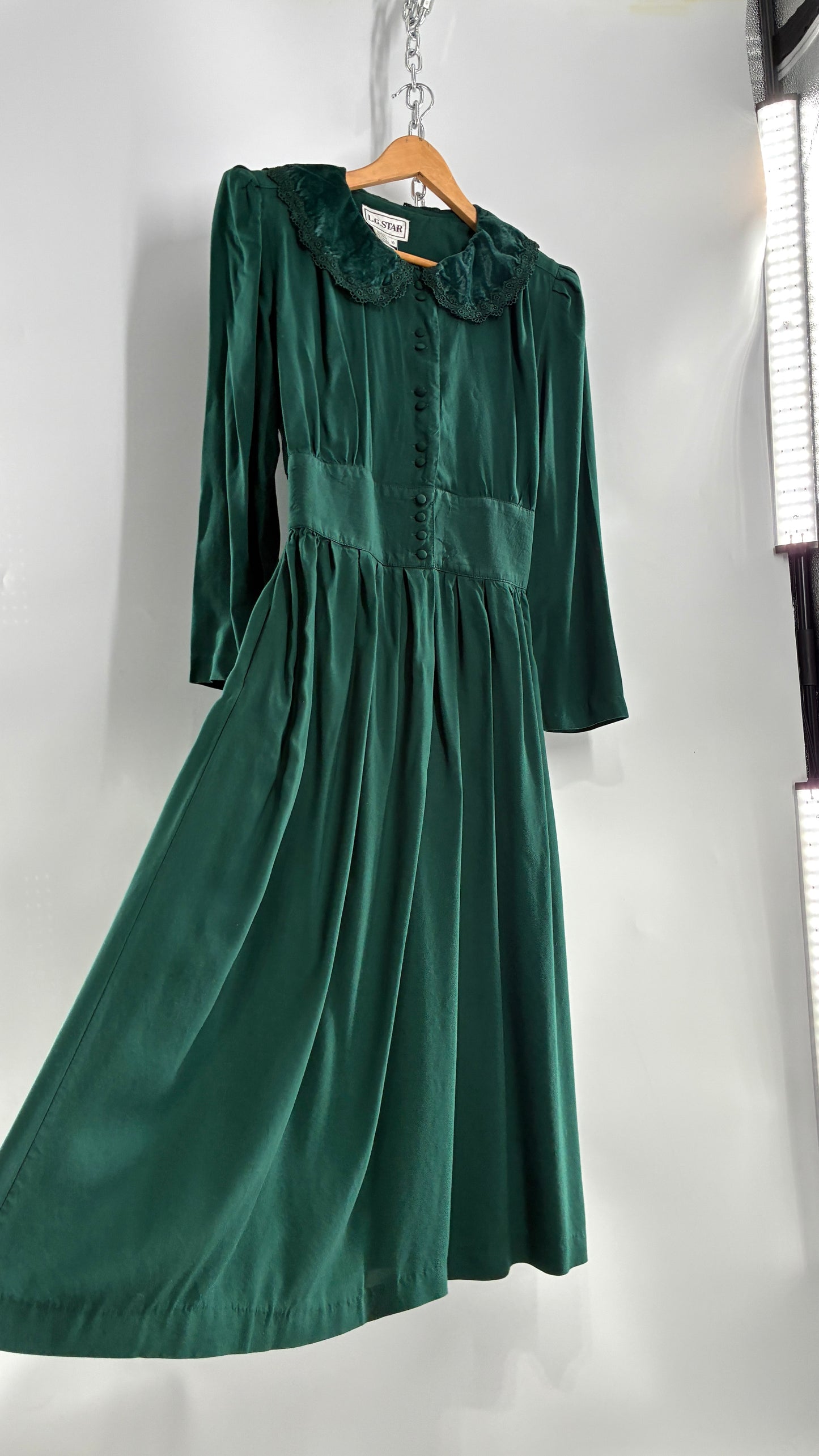 Vintage 1960s LG Star Forest Green Button Front, Velvet Collar Gown (10)