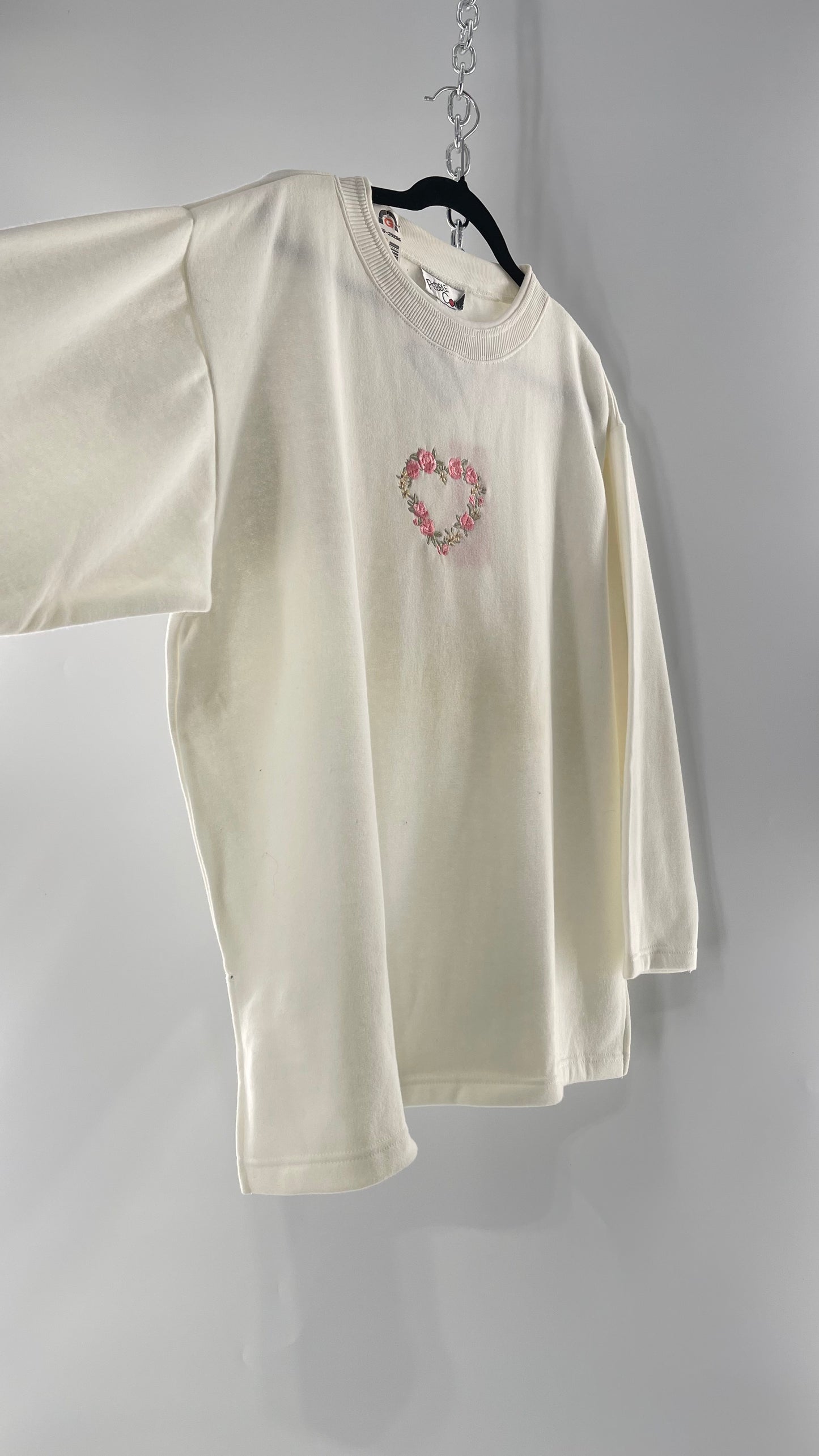 Deadstock 1990s Vintage Pebble Court Pink Rose Embroidered Heart Ivory Crewneck (Large)