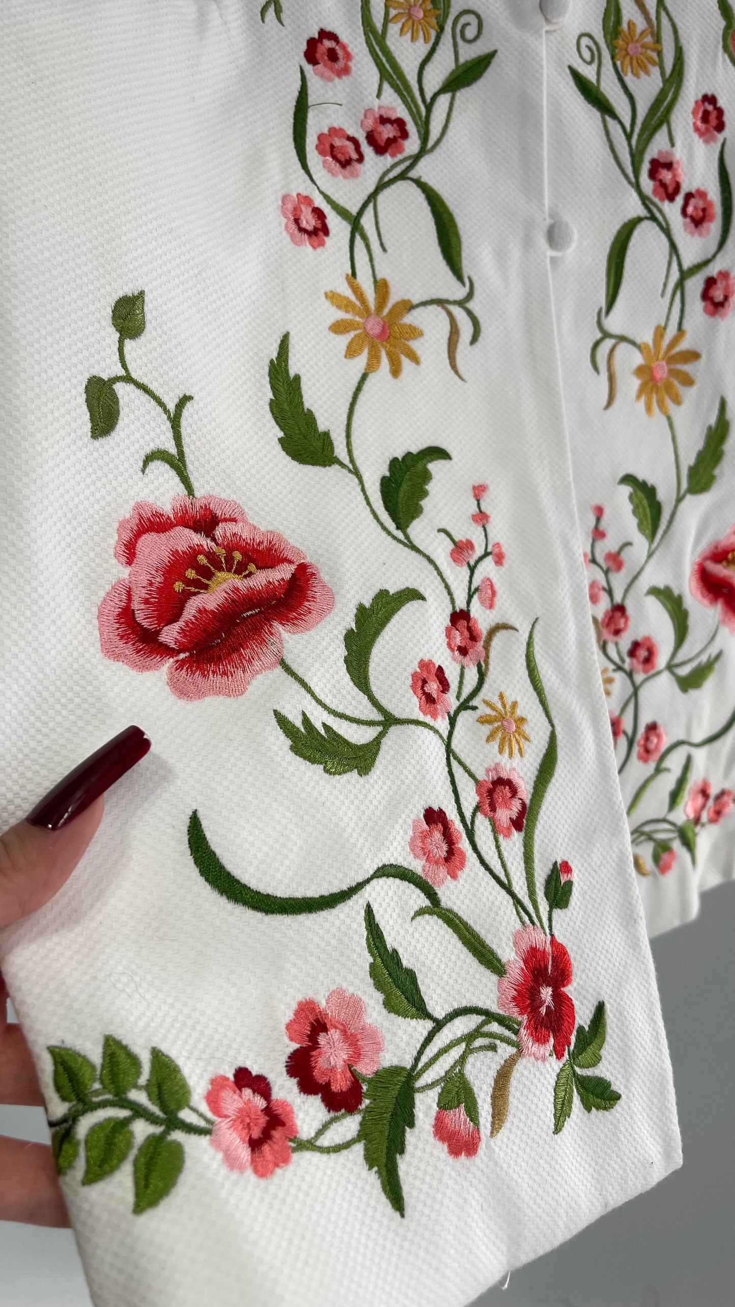 VICTOR COSTA Occasions White Coat with Embroidered Floral Details (Large)
