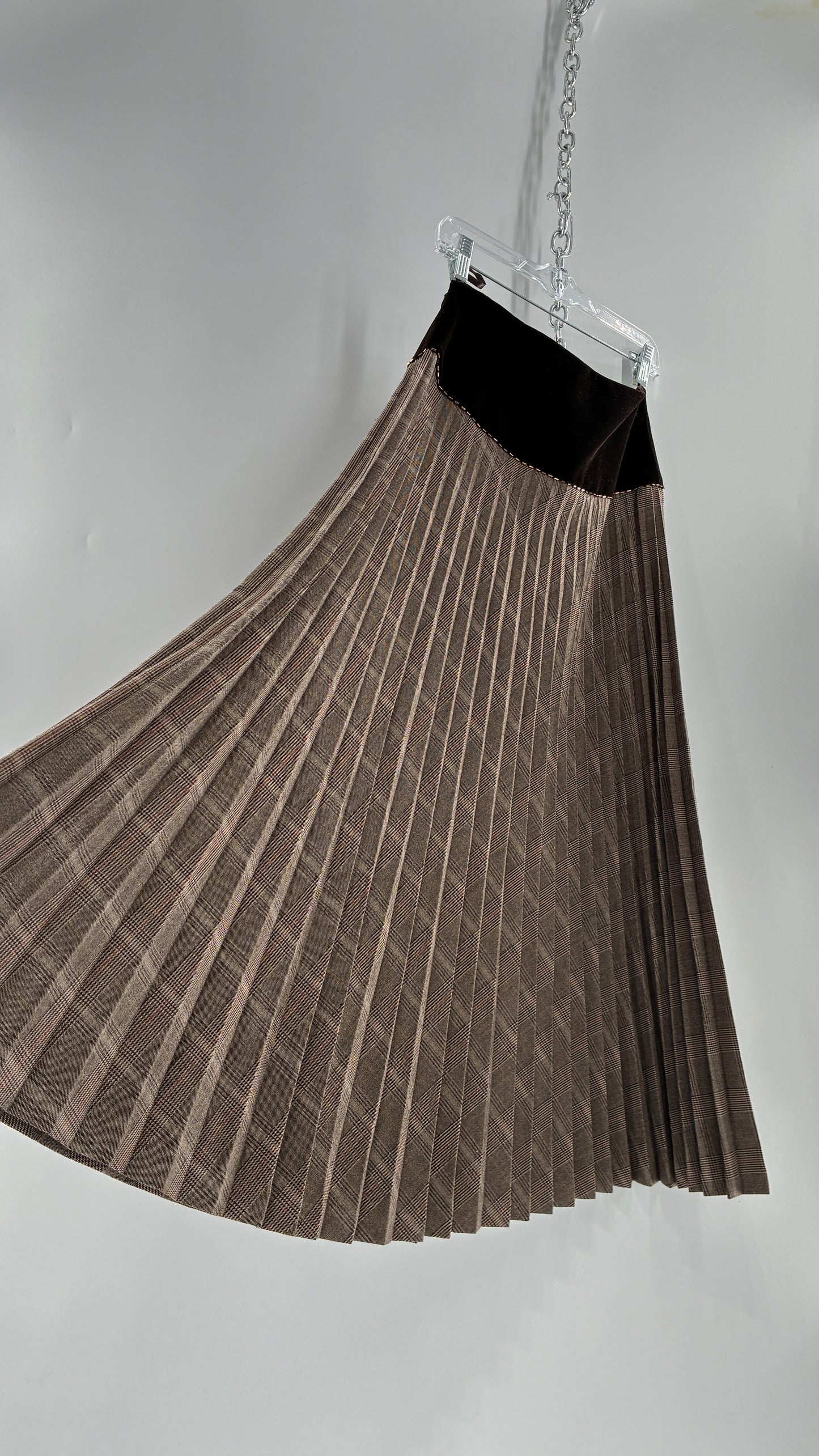 Vintage CAROLE LITTLE Plaid and Pleated Skirt with Wide Velvet Brown Waist Band (6)