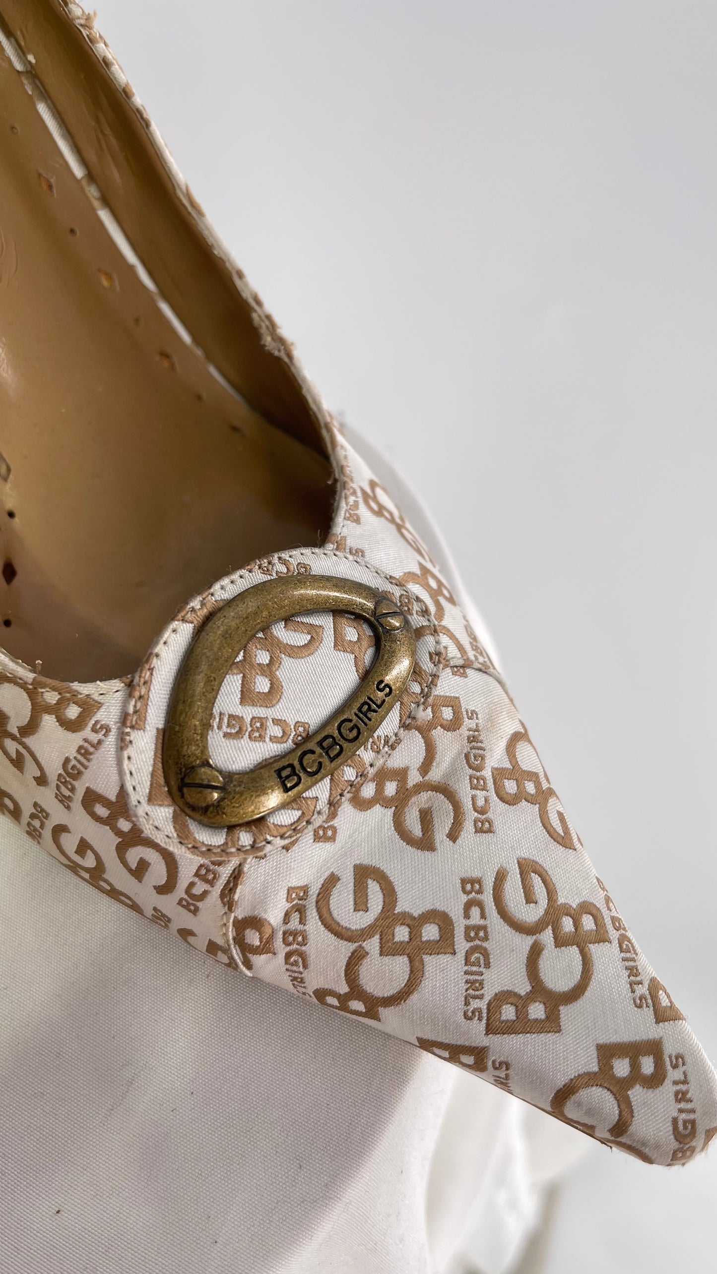 BCBGirls 1990s HOT White Gold All Over Logo Print Heel with Metal Buckle Details (10)