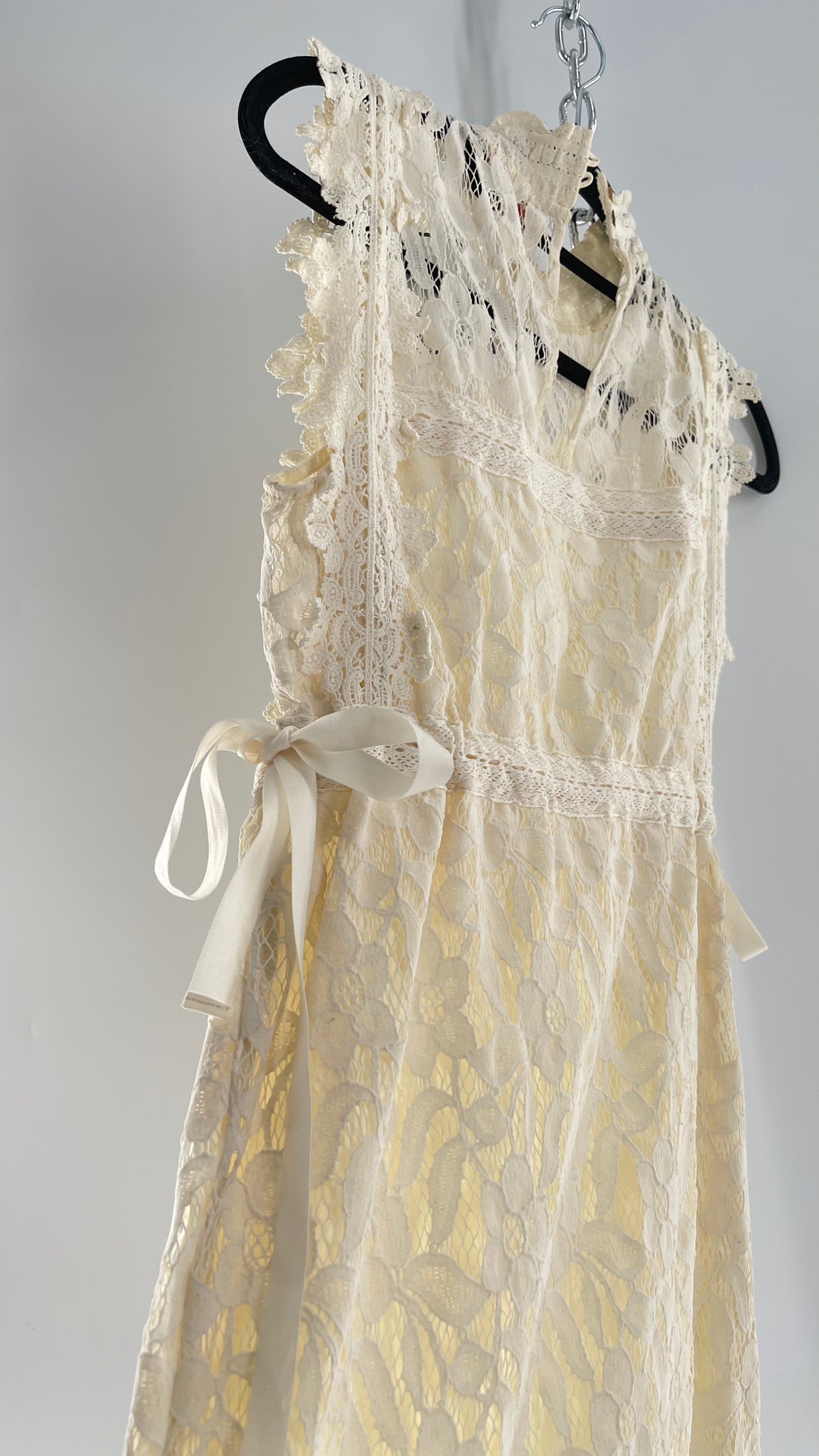 Eri + Ali Anthropologie Velvet Lace MIDI Dress with High Neckline and Side Bow Ties(XS)