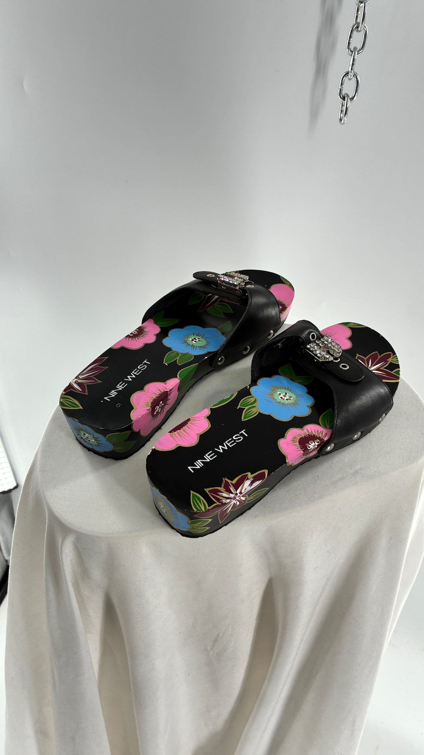 Vintage NINE WEST Black Clog Sandal with Colorful Hand Painted Flowers (7.5)