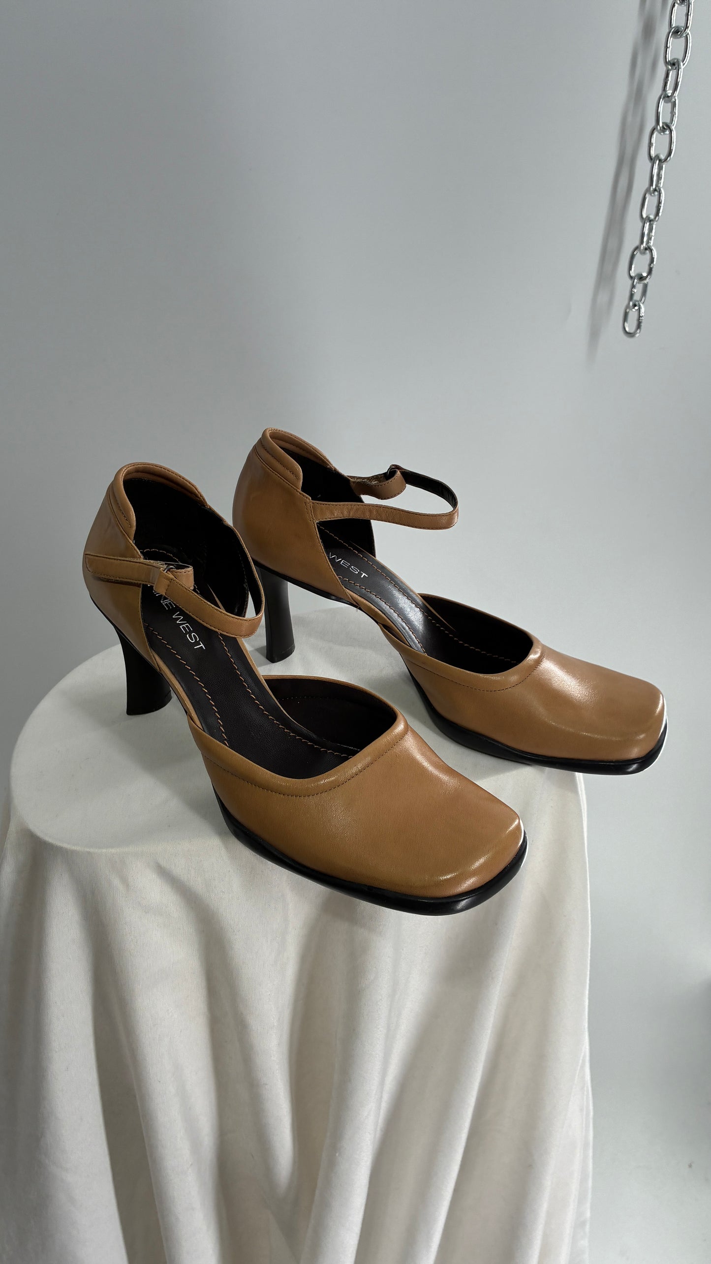 Vintage Nine West Camel Leather Square Toe Mary Jane Style Heels (8.5)