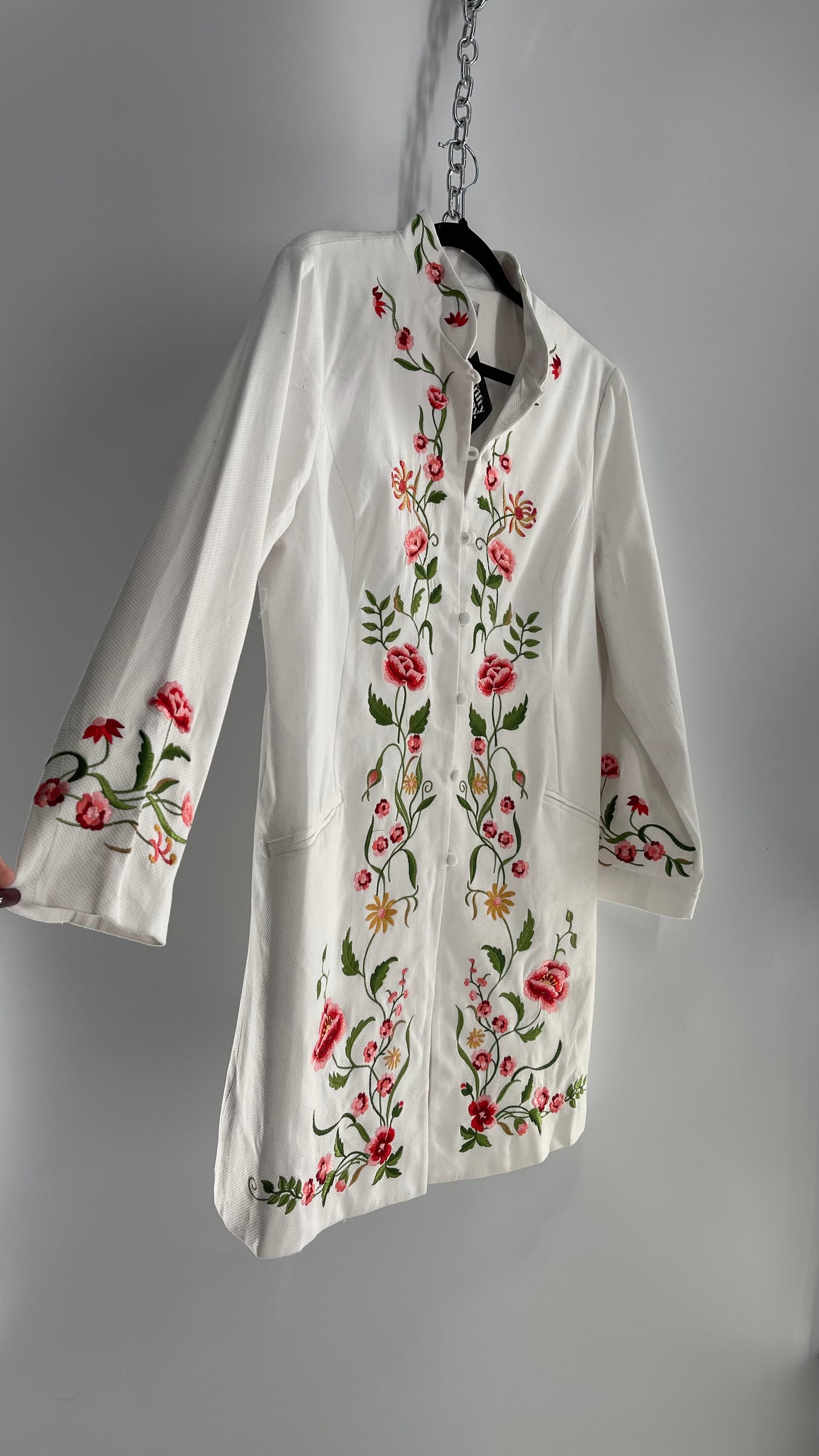 VICTOR COSTA Occasions White Coat with Embroidered Floral Details (Large)