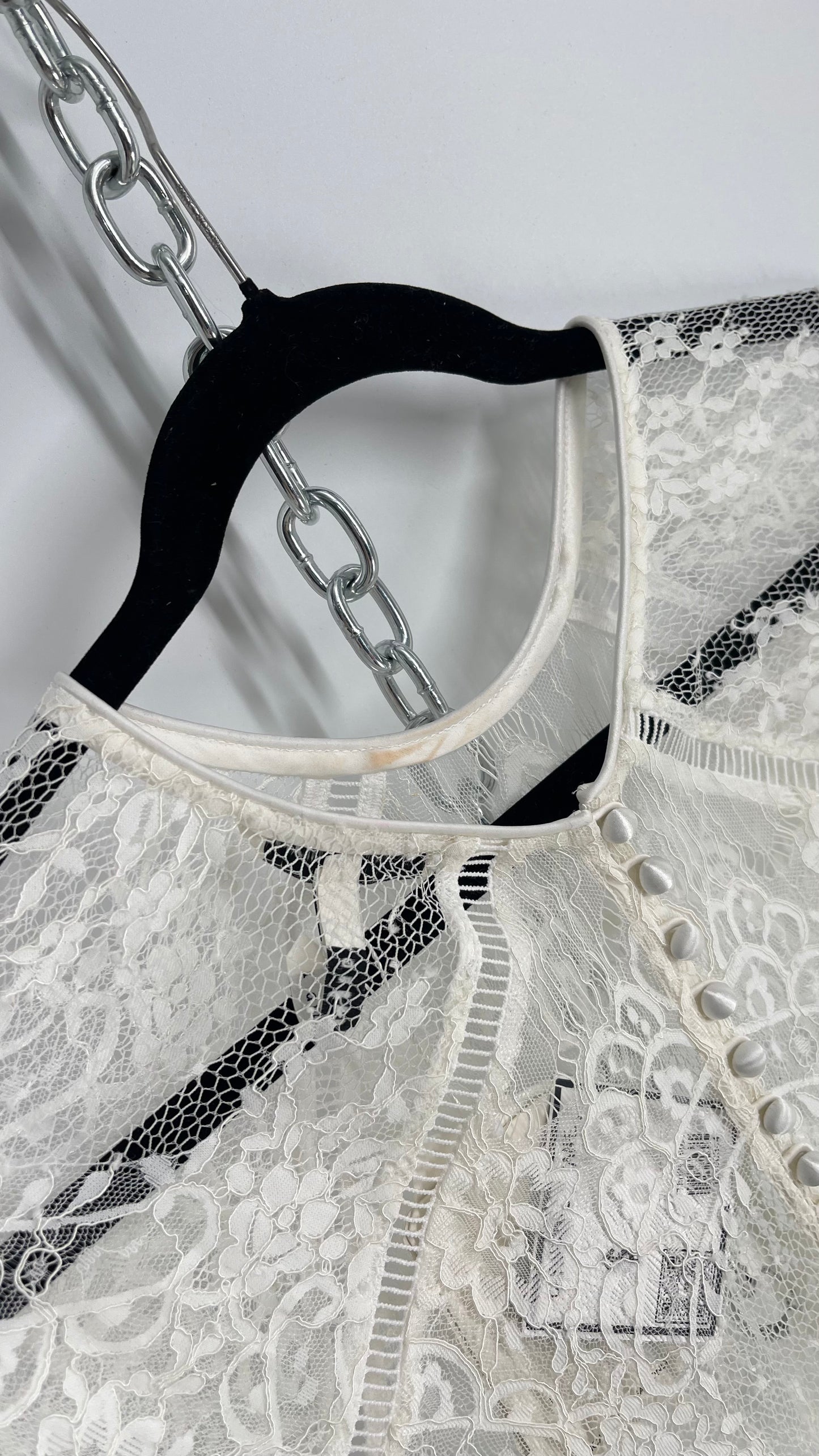 Catherine Deane ITÁLIA White Lace Button Back Short Sleeve Topper Covered in Beading with Tags Attached (Large)