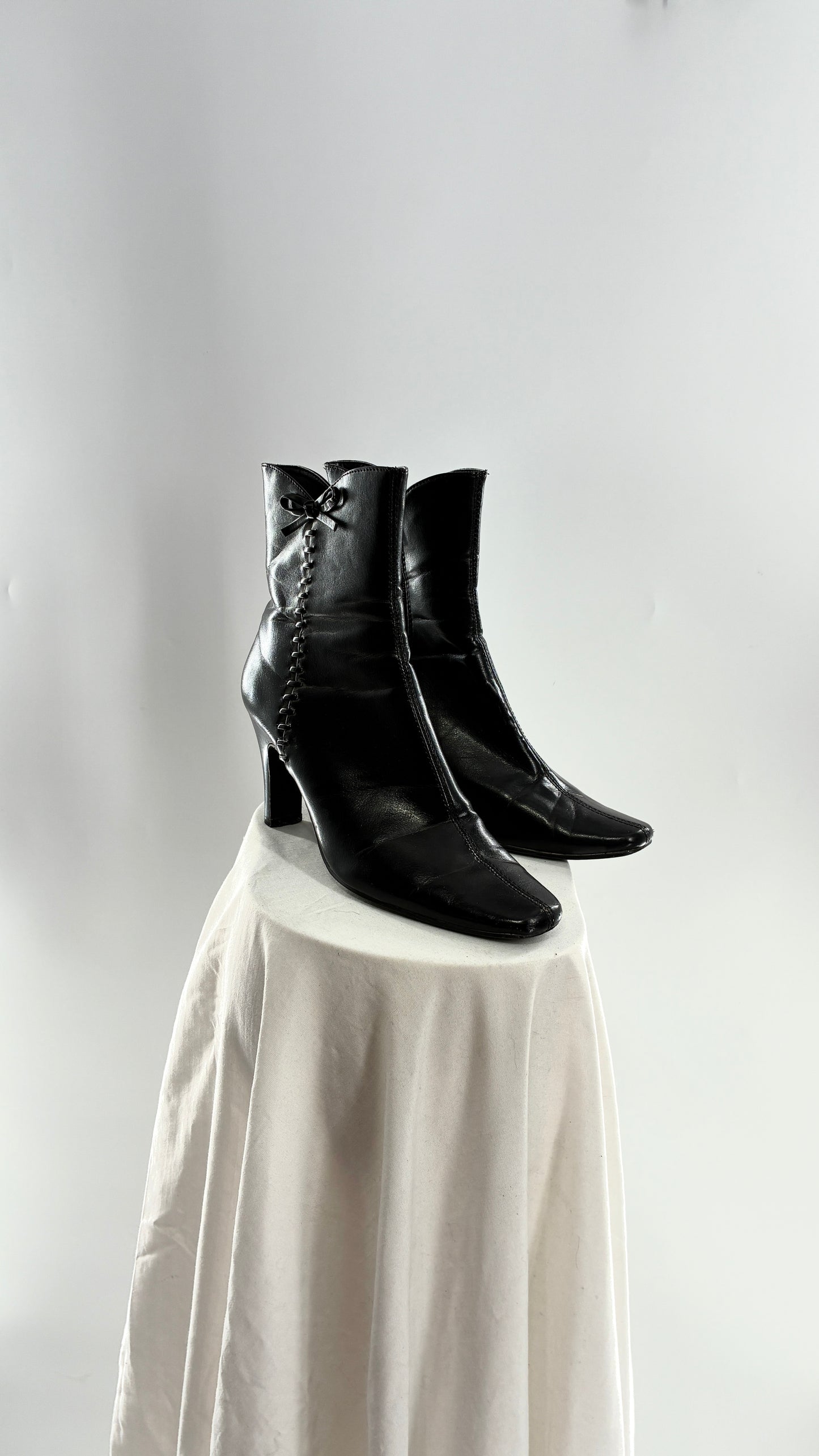 Vintage EXPRESSIONS Black Square Toe Kitten Heel Boots with Lace Up, Bow Side Details (8)