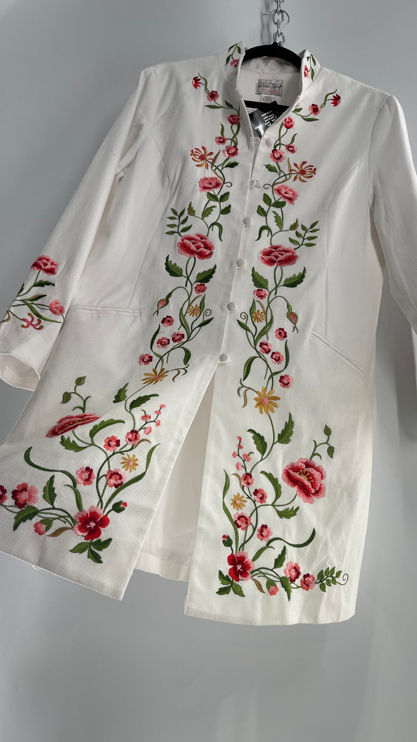 VICTOR COSTA Occasions White Coat with Embroidered Floral Details (Large)