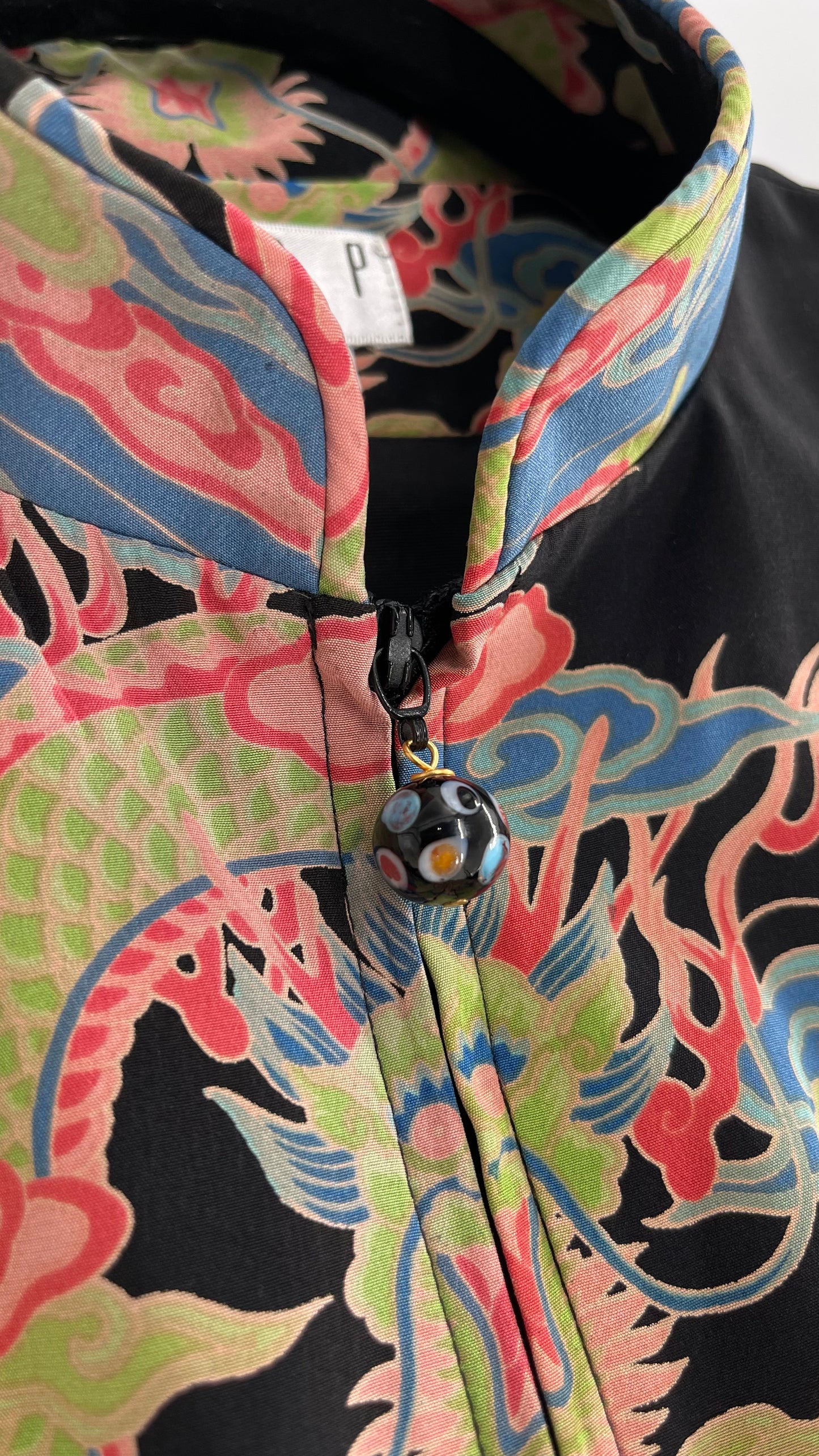 Vintage 1990s TAPP NEW YORK 100% Dragon Graphic Zip Front Crop Sleeveless Vest Top Silk (Medium)