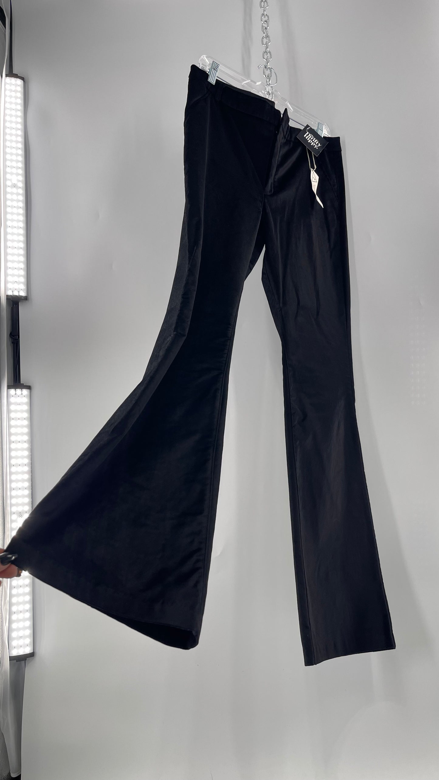 BLANK NYC Black Velvet Kick Flares (31) tá