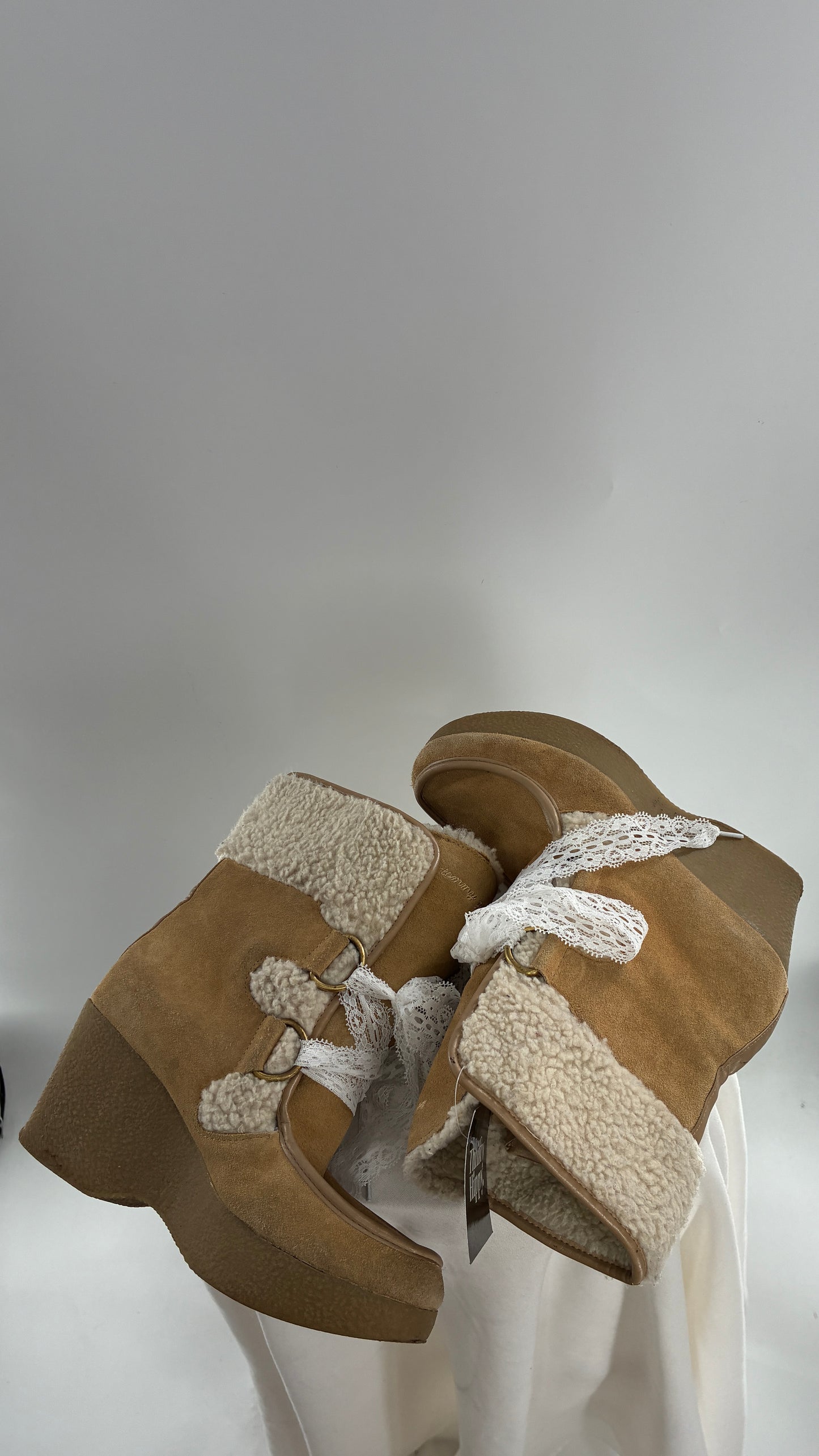Vintage TOMMY GIRL Suede Leather Wedge Heels with Sherpa Details and Lace Trim Laces (8)