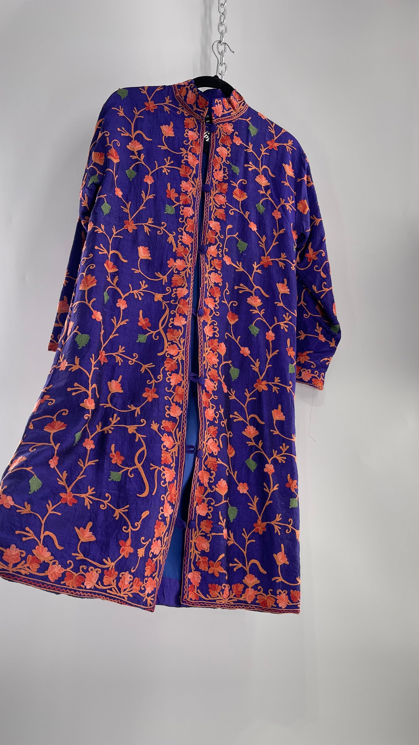 Vintage 1970s Indian Silk Long Purple Kashmiri Coat with Contrasting Embroidered Coral/Salmon Florals (S/M)