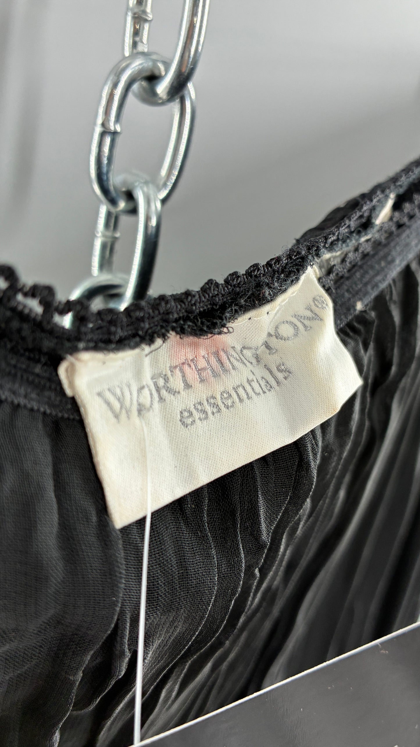 Vintage WORTHINGTON Black Crimped Skirt (S/M)