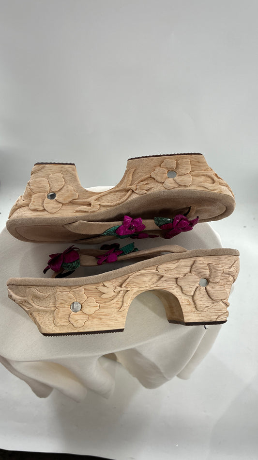 RARE Vintage VALERIA LACERDA Wooden Platform Sandal with Engraved Florals, Fuchsia Flowers and Mirror Details (7)