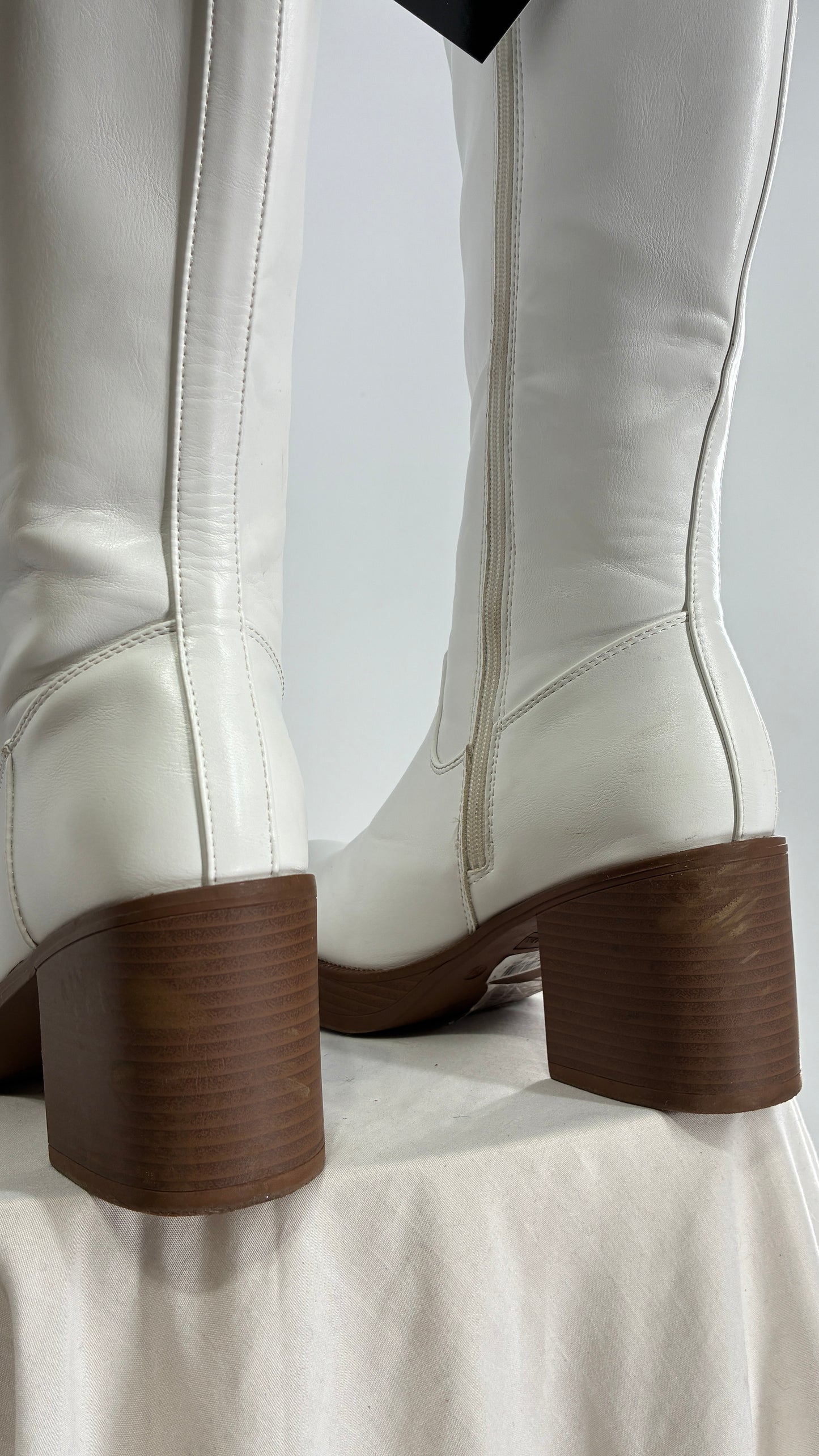 Vintage TOP MODA White Knee High GoGo Boots with Chunky Heel (7.5)