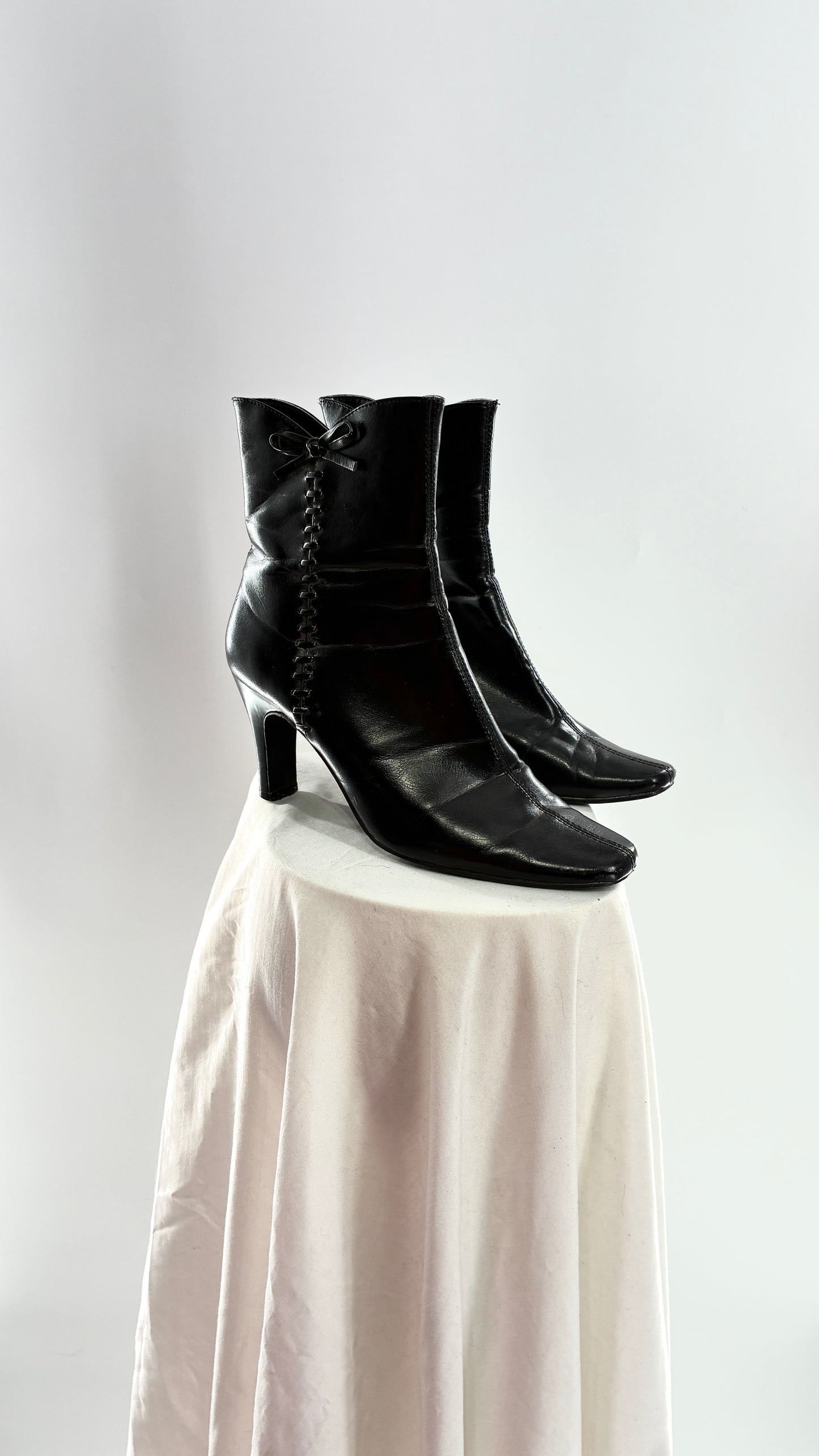 Vintage EXPRESSIONS Black Square Toe Kitten Heel Boots with Lace Up, Bow Side Details (8)