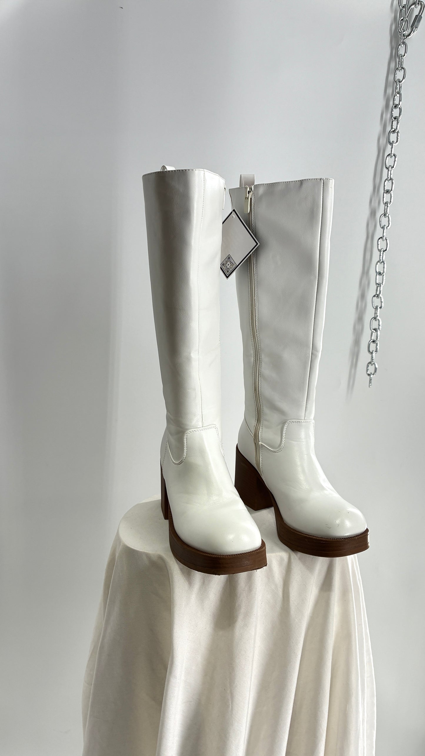 Vintage TOP MODA White Knee High GoGo Boots with Chunky Heel (7.5)