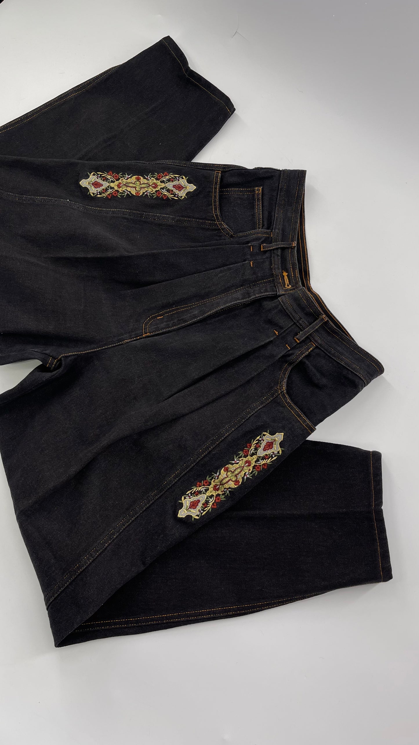 Vintage TOGETHER Basics Dark Gray 80s/90s Tapered, Pleated Waist Old School Embroidered Jeans (14)