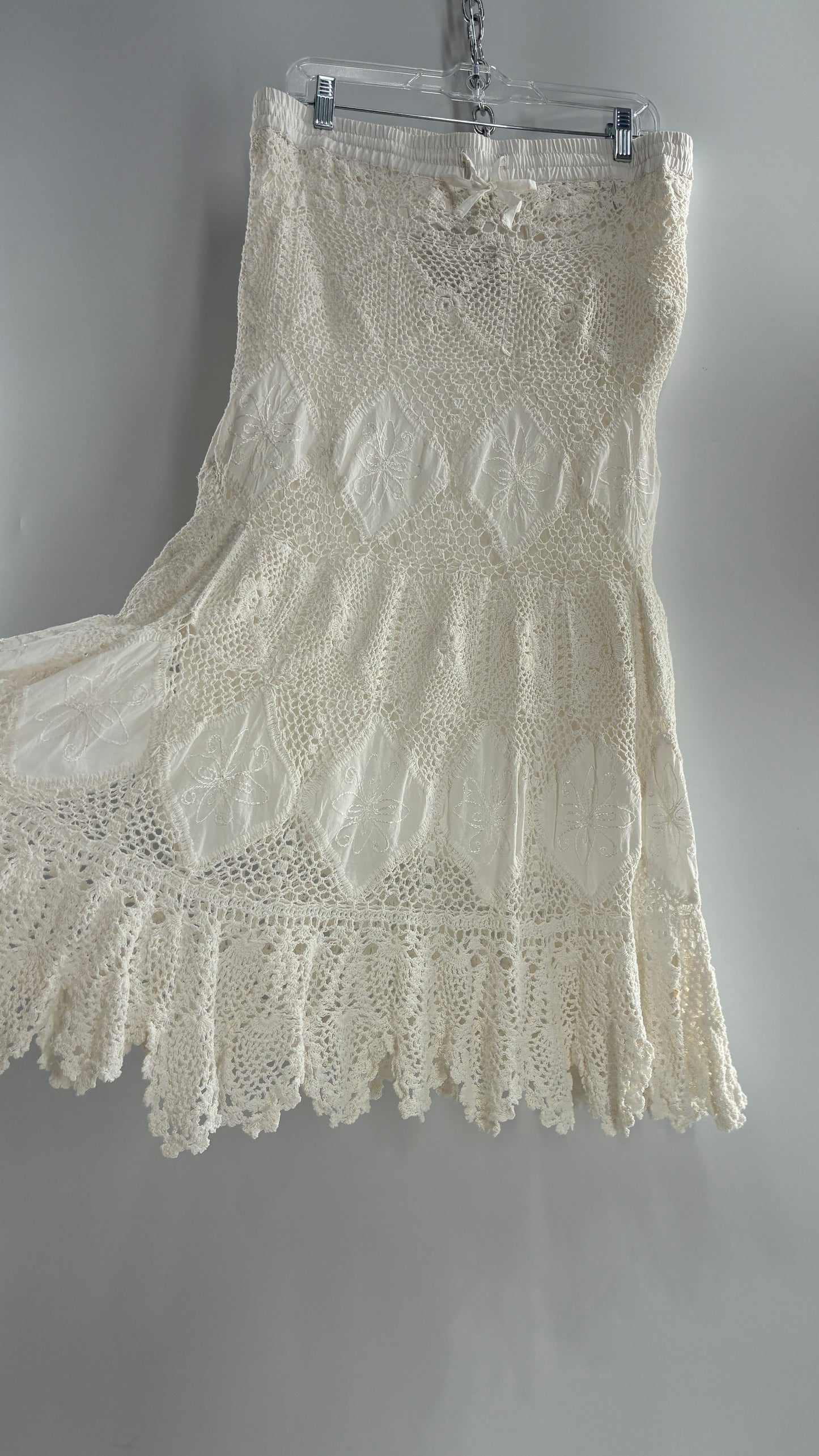 Vintage Full Length White Crochet and Appliqué Skirt (Petite Medium)