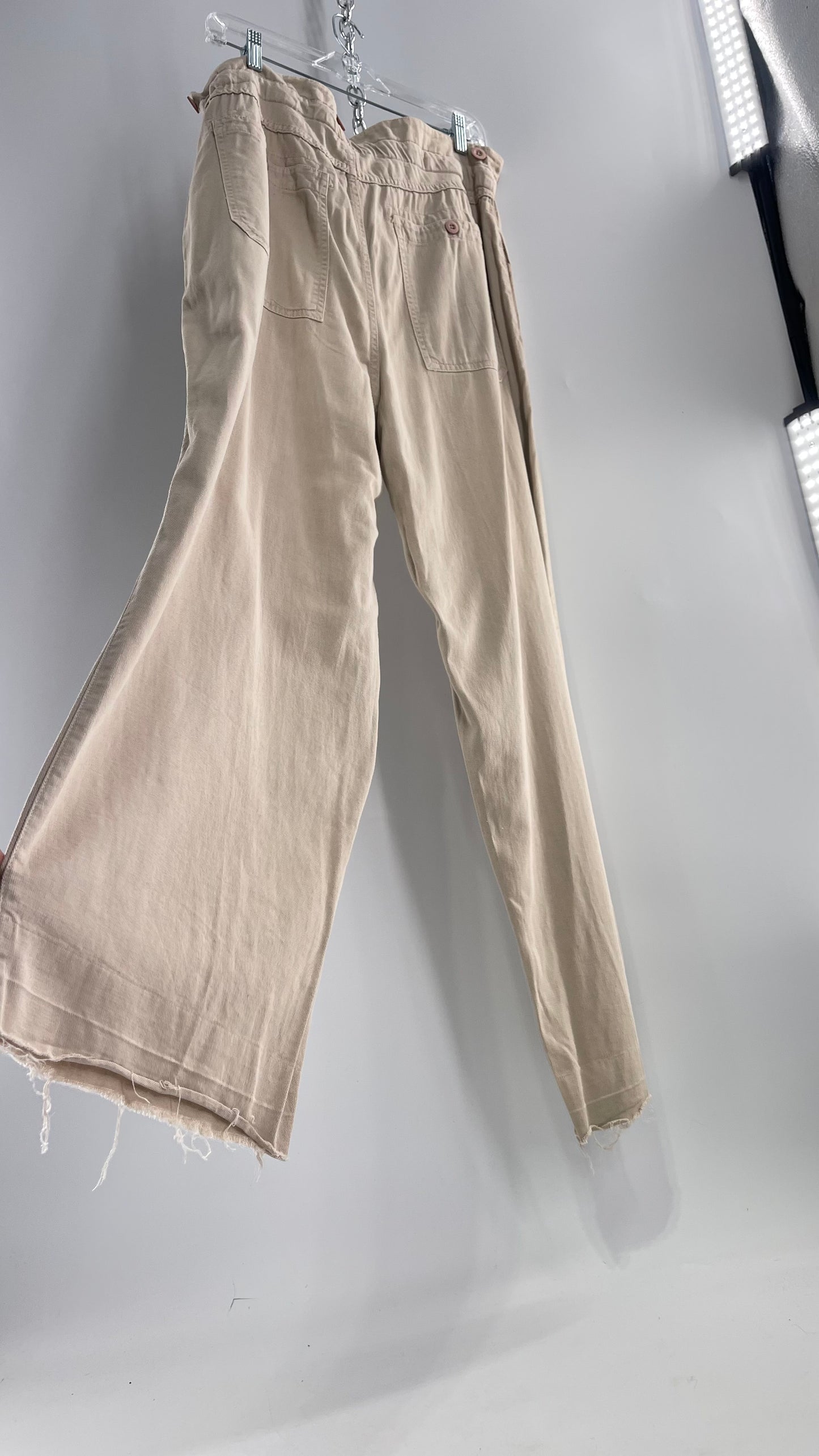 Free People Cream Flare Button Up Wide Legs with Drawstring Waistline 55% Cotton 10% Linen 35% Viscose (L)
