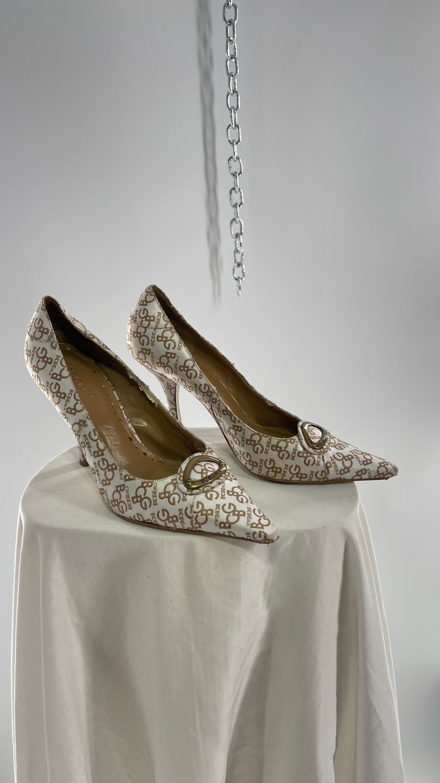 BCBGirls 1990s HOT White Gold All Over Logo Print Heel with Metal Buckle Details (10)