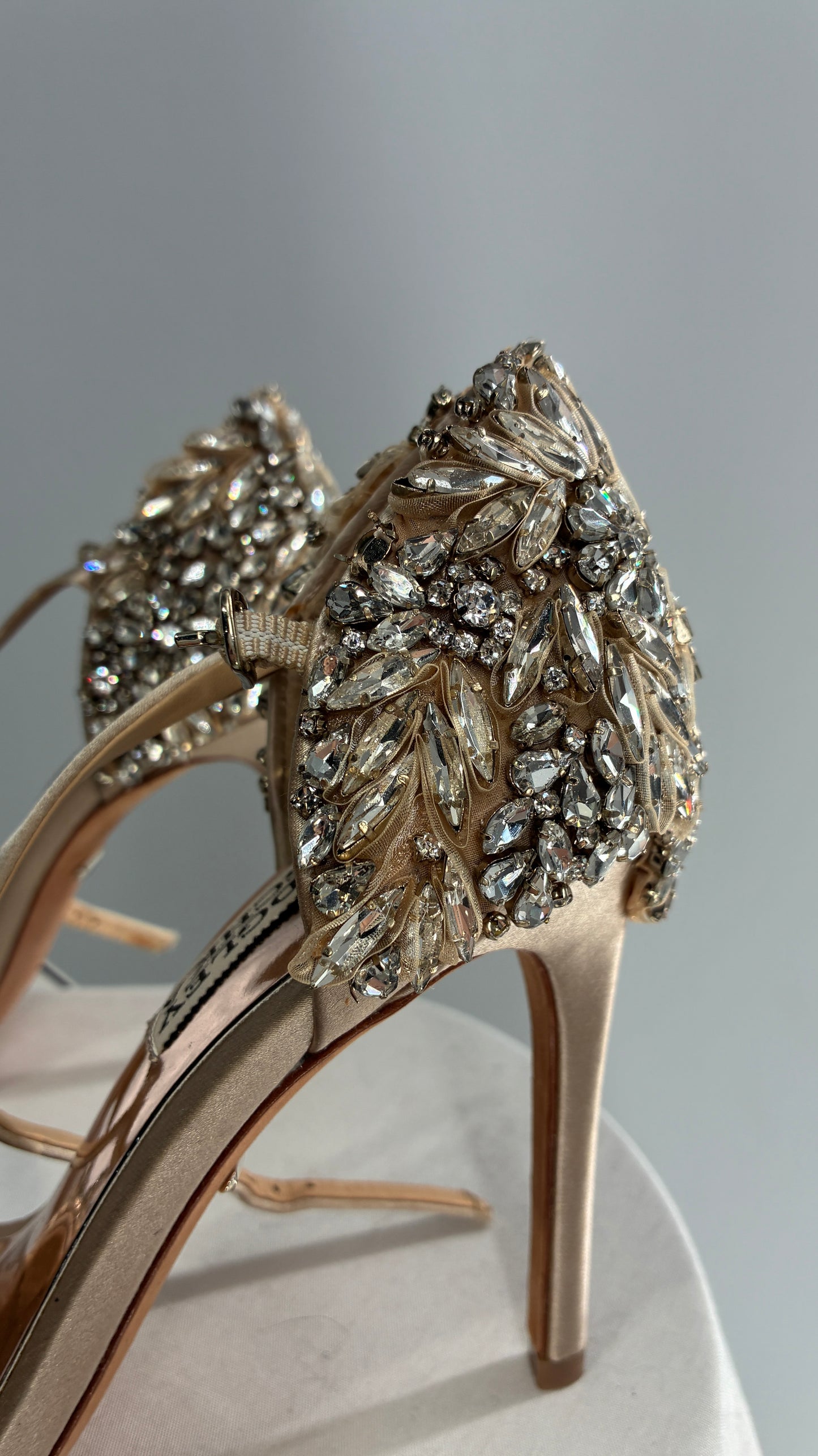 BAGDLEY MISCHKA Champagne Rhinestone Encrusted Embellished Round Toe Heels (5.5)