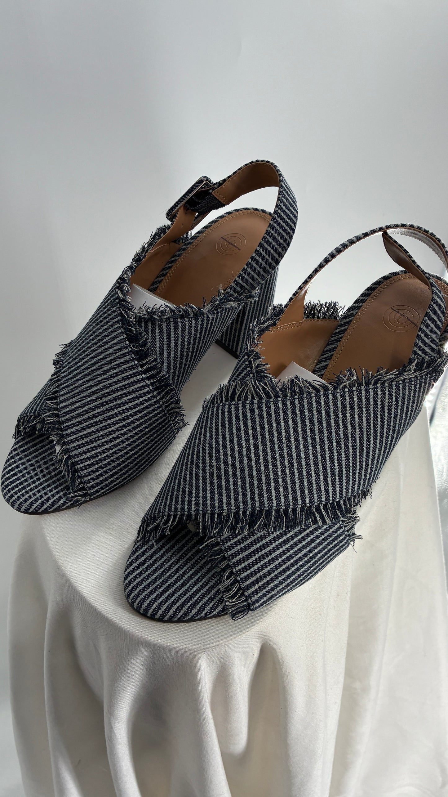 Urban Outfitters Denim Cross Over Sling Back Heels (9)