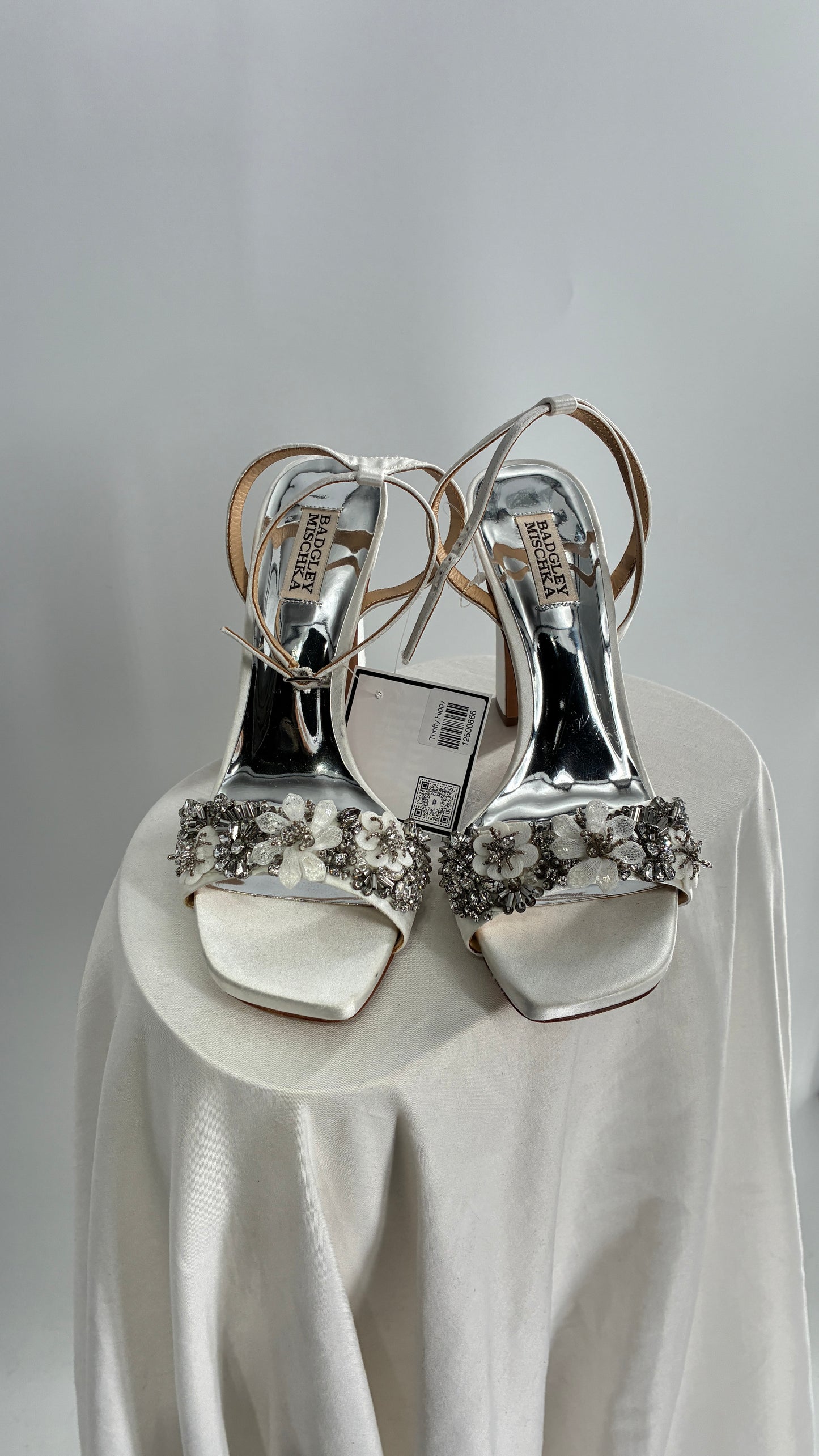 BADGLEY MISCHKA White Square Toe Embellished Florals Heels (9.5)