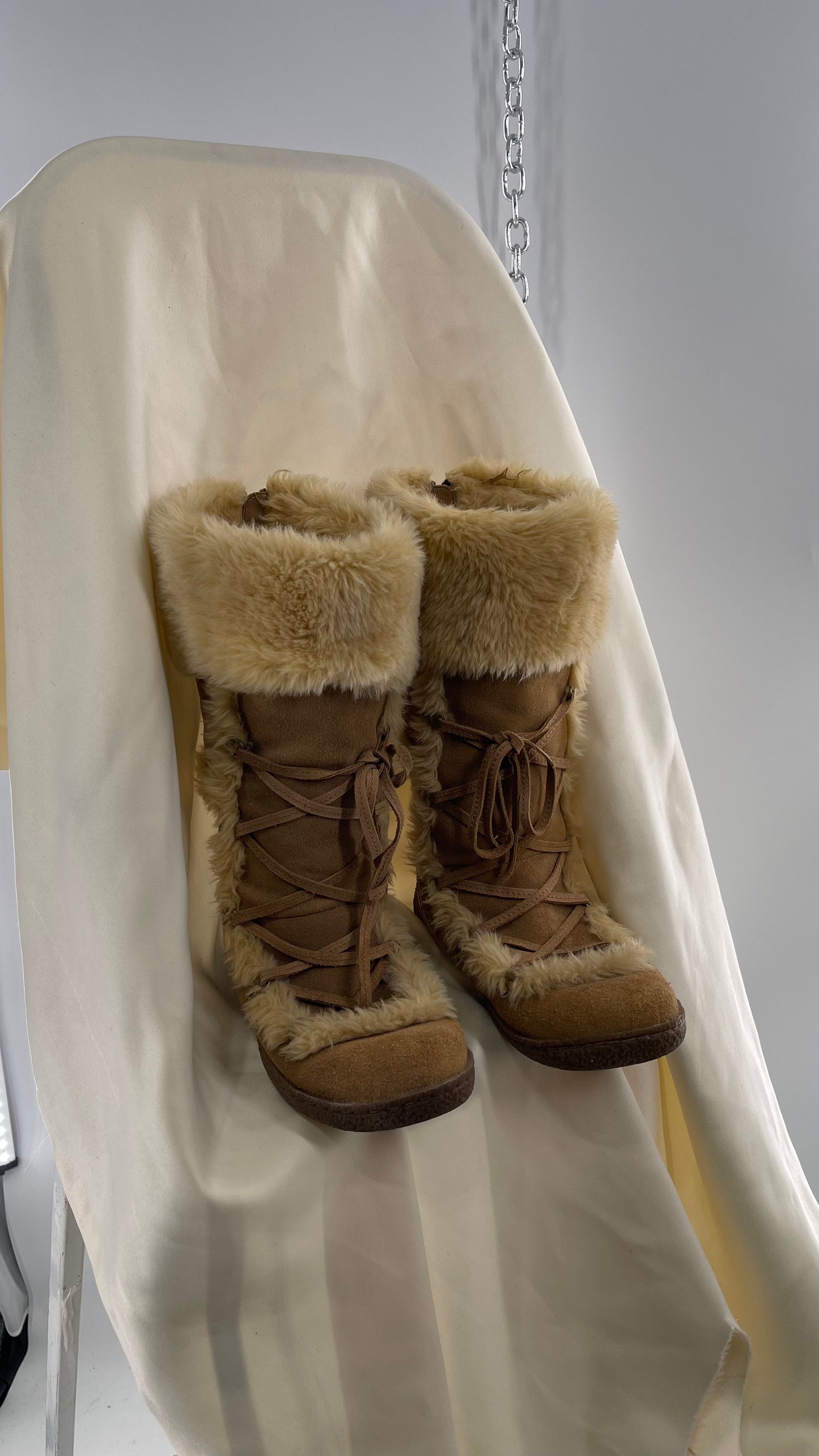 Vintage GAP Tan Suede Leather Eskimo Tie Up Boot with Faux Fur Trim Piping (5)